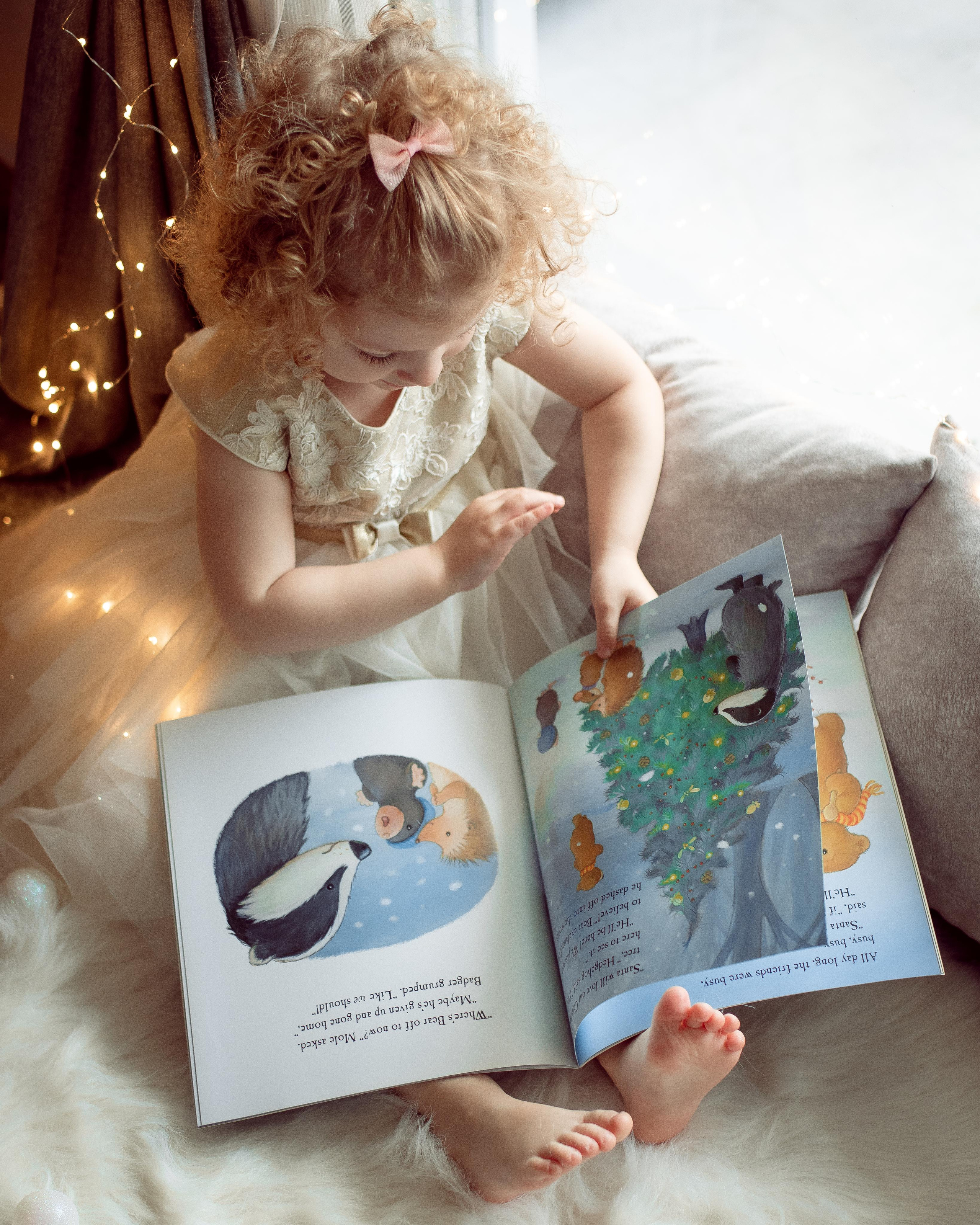 Home Christmas mini photoshoot. Family Photographer in Greece