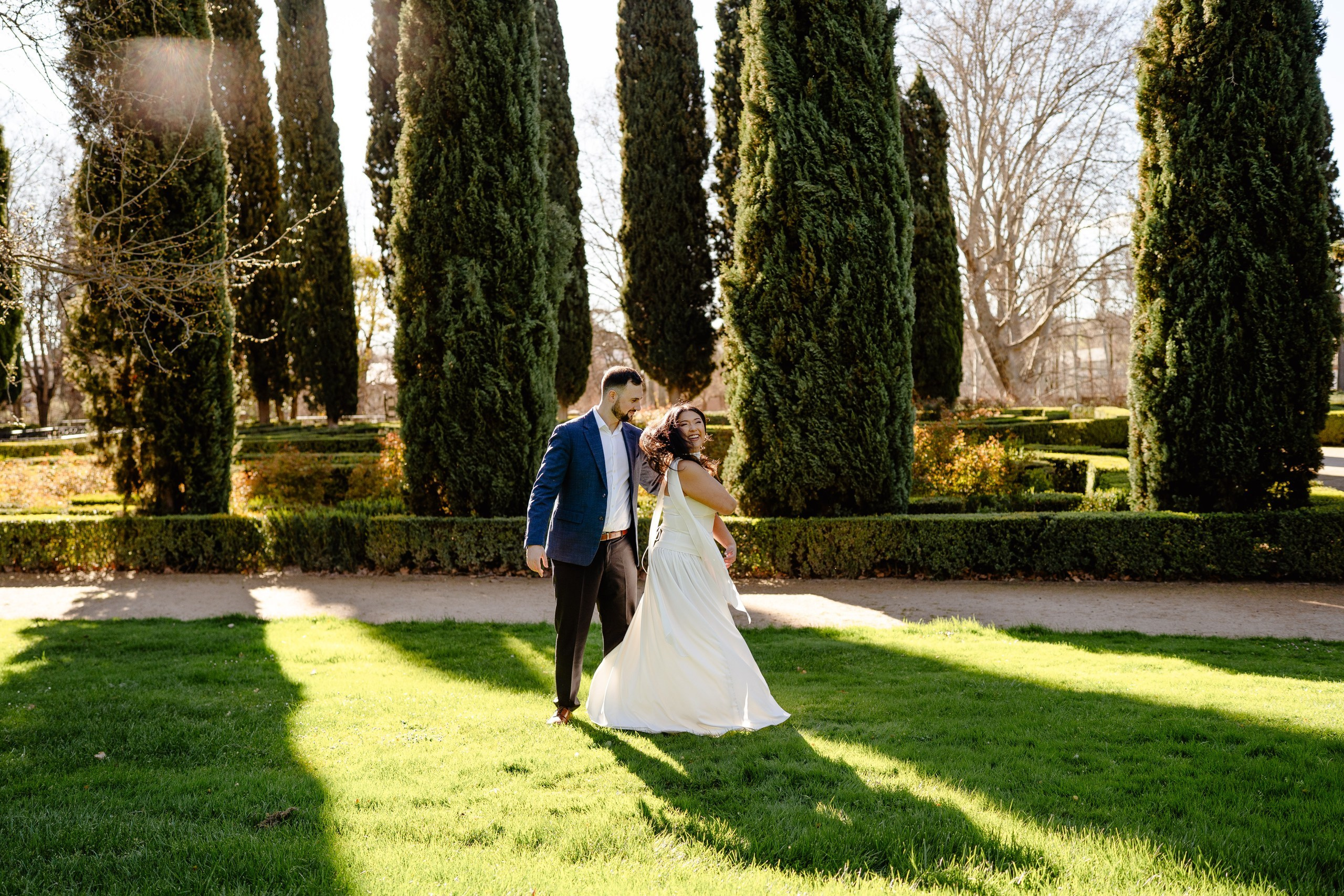 Engagement photoshoot in Madrid, El Capricho. Madrid Photographer for Proposals, Engagements & Families | Anya Petrova