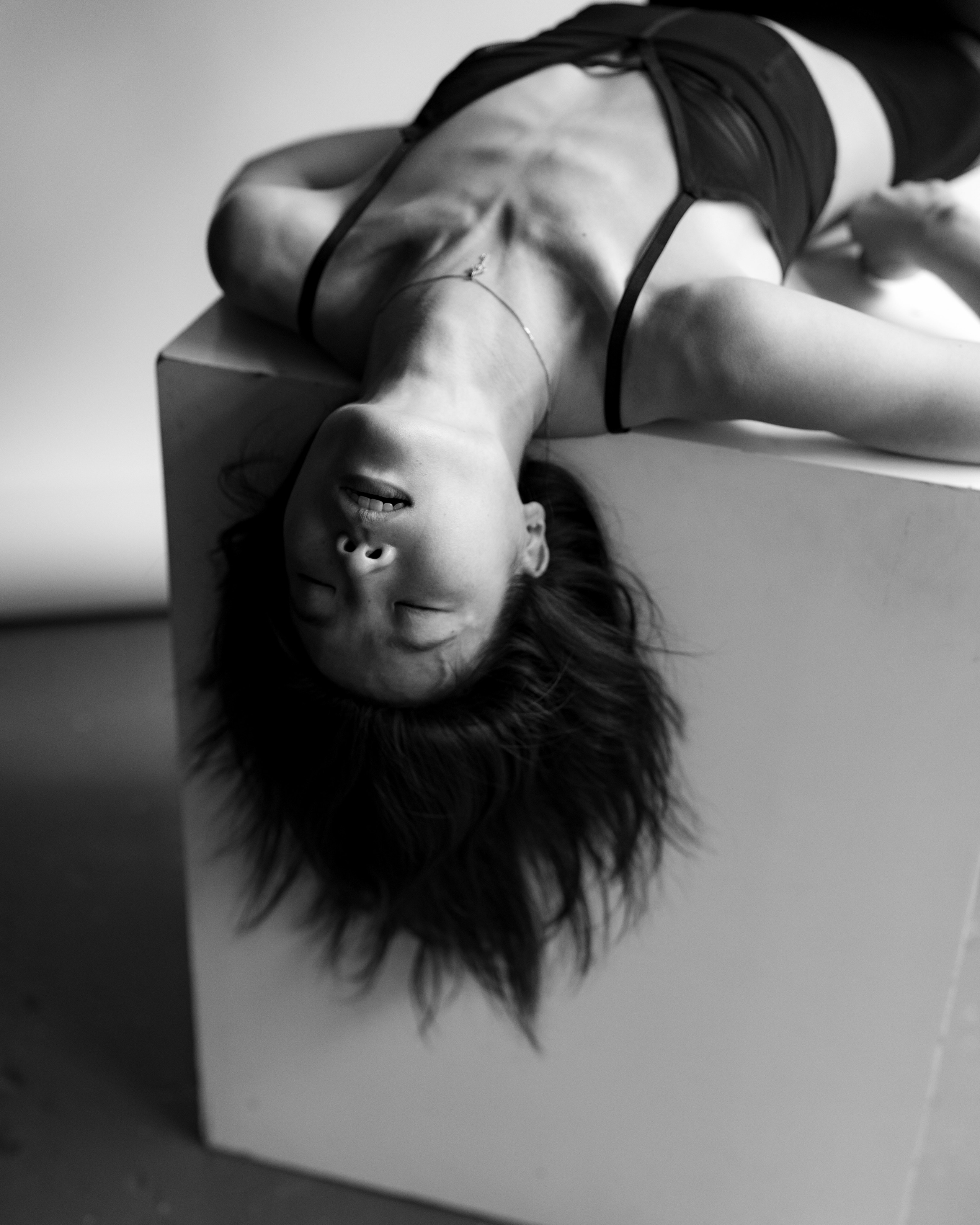 Yugi Studio. Modern maternity photographer in Long Island New York