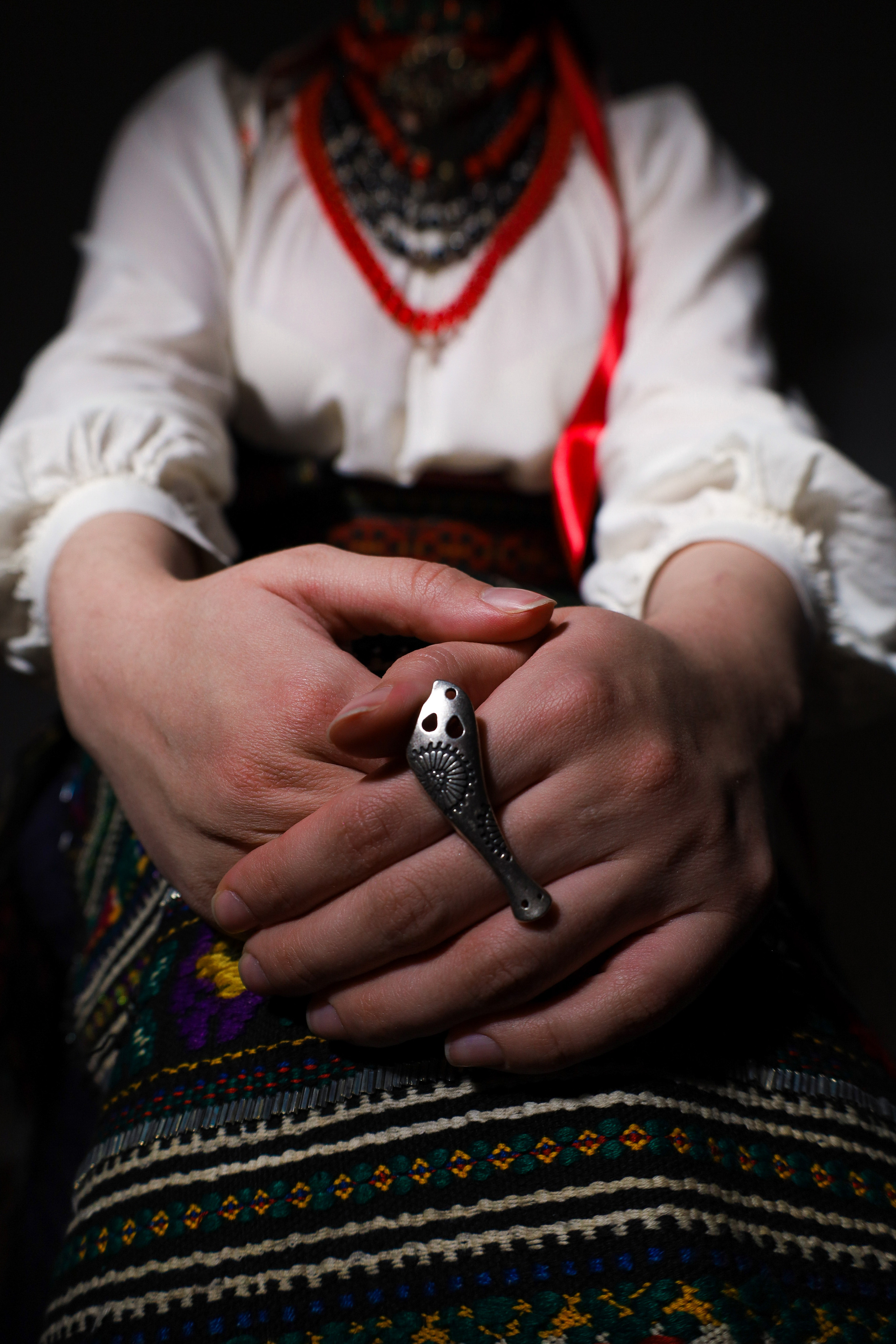 Anastasiya. As a symbol of Ukrainians in the fire of war. Photographer Marina Kravchuk