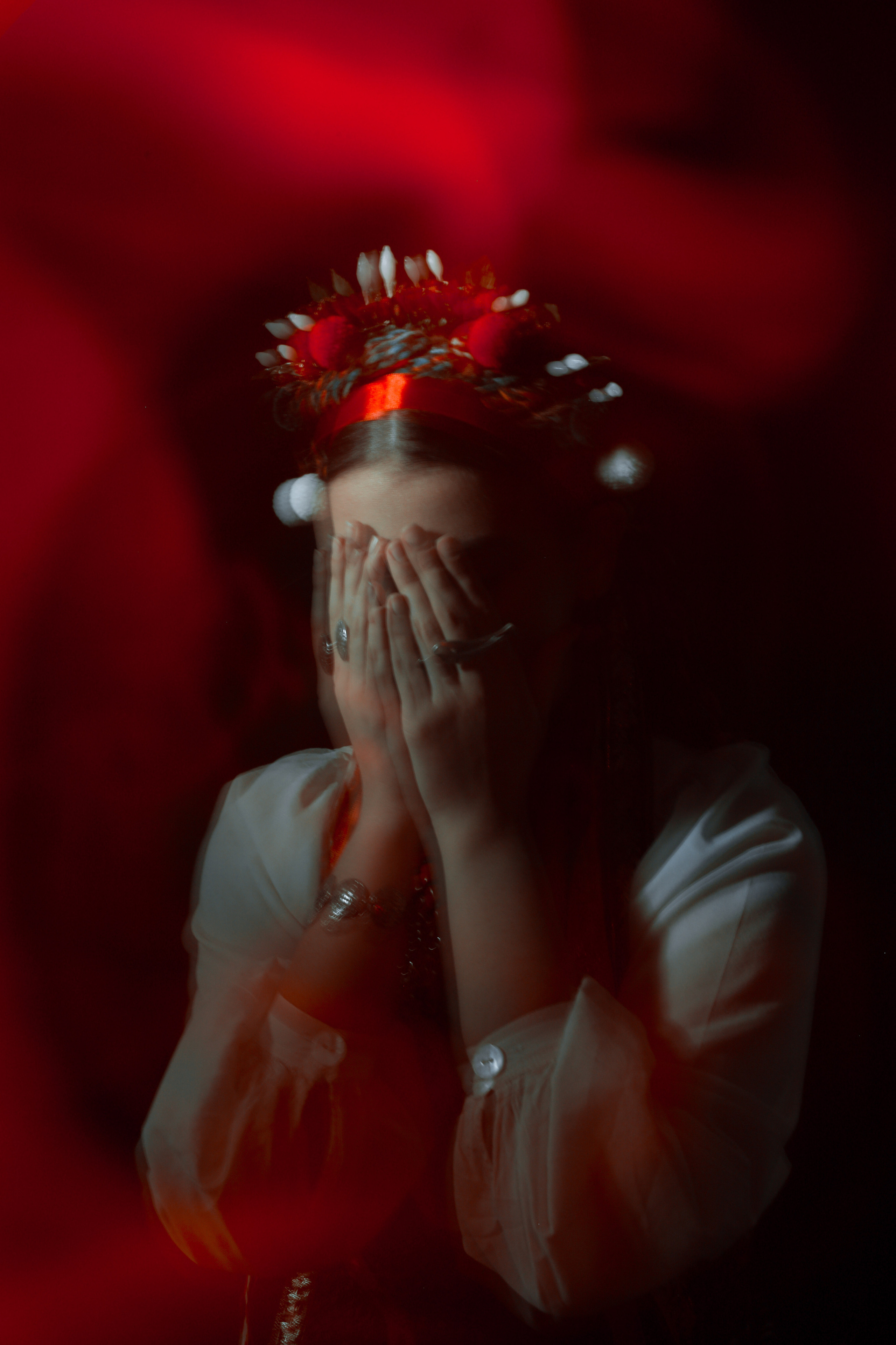 Anastasiya. As a symbol of Ukrainians in the fire of war. Photographer Marina Kravchuk