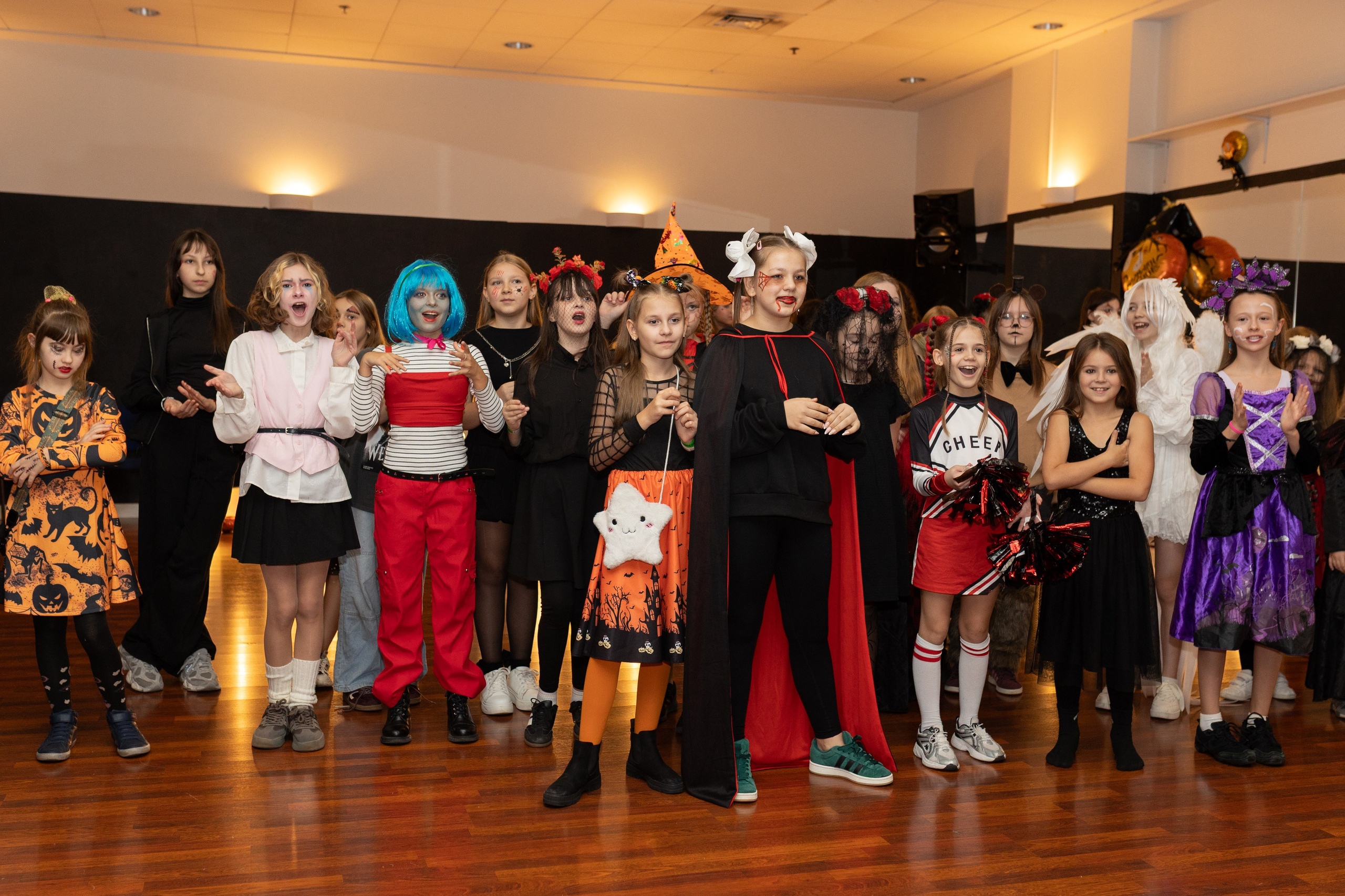 Leo dance studio Helloween 2025. Семейный и детский фотограф в Варшаве Мила Бобровская