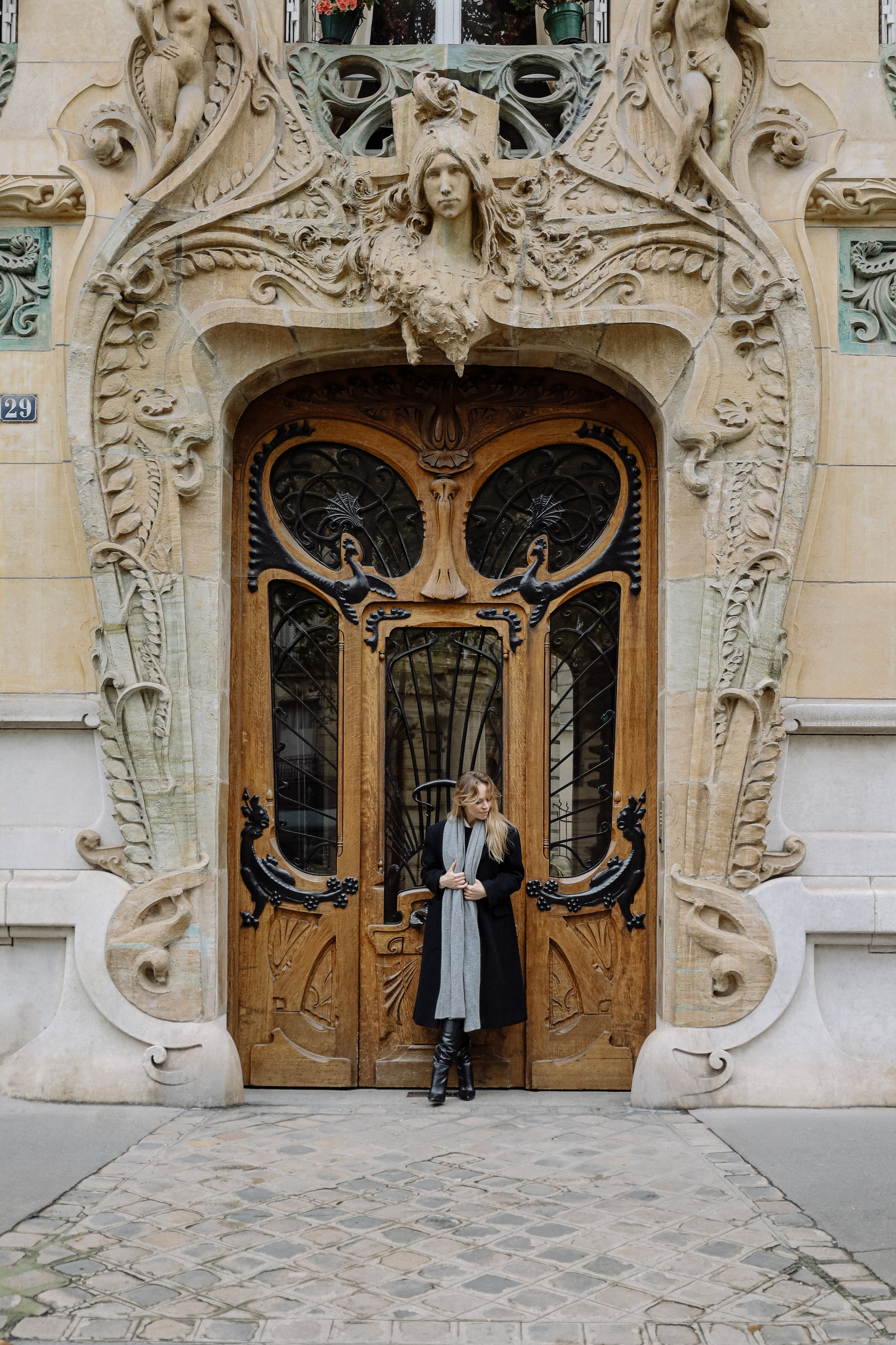Street Style Photoshoot of Veronika in Paris | Vlada Photo Art. Photographer in Paris: Vlada PhotoArt