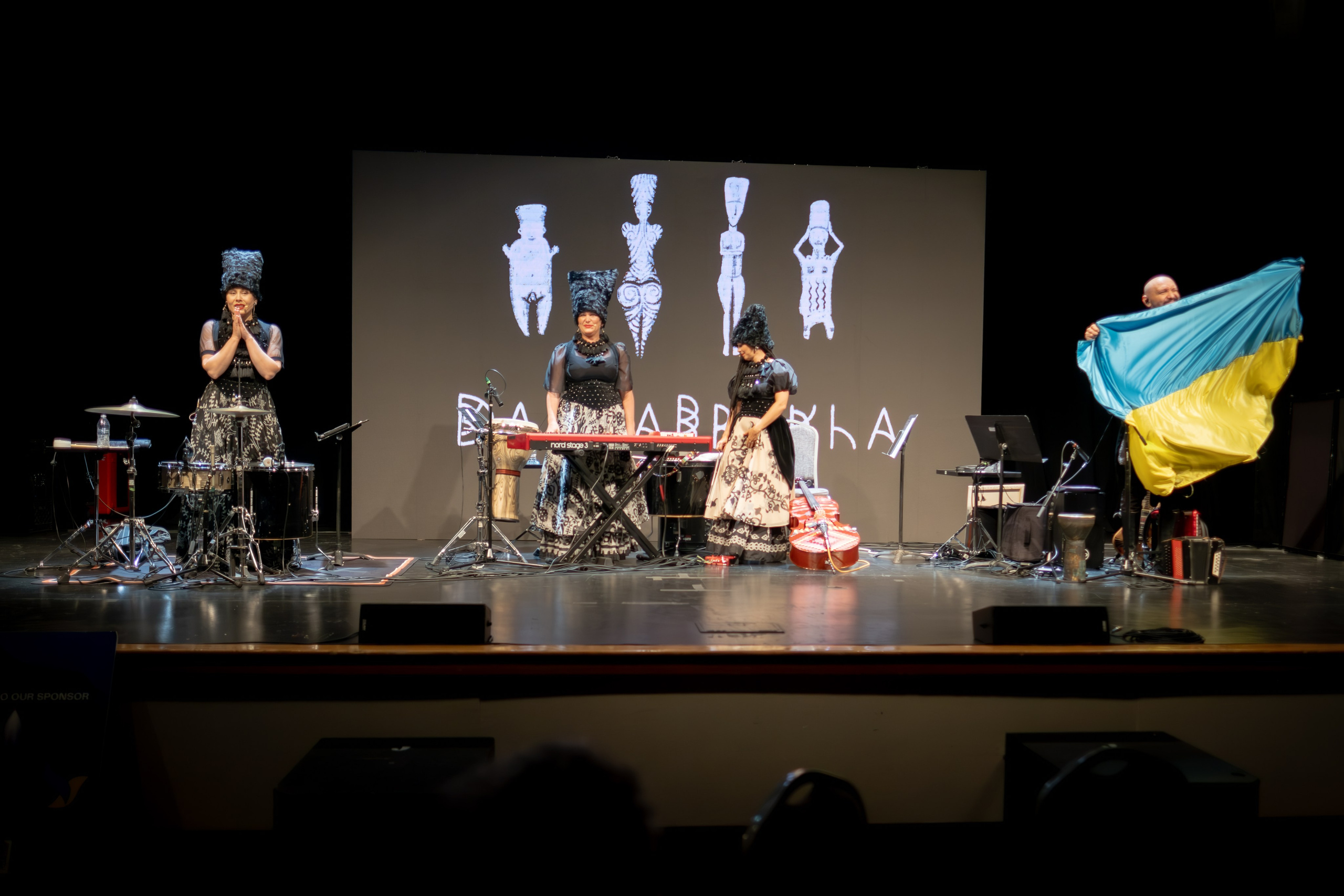 DAKHA BRAKHA. Reportage concert portrait photography in the San Francisco Bay Area