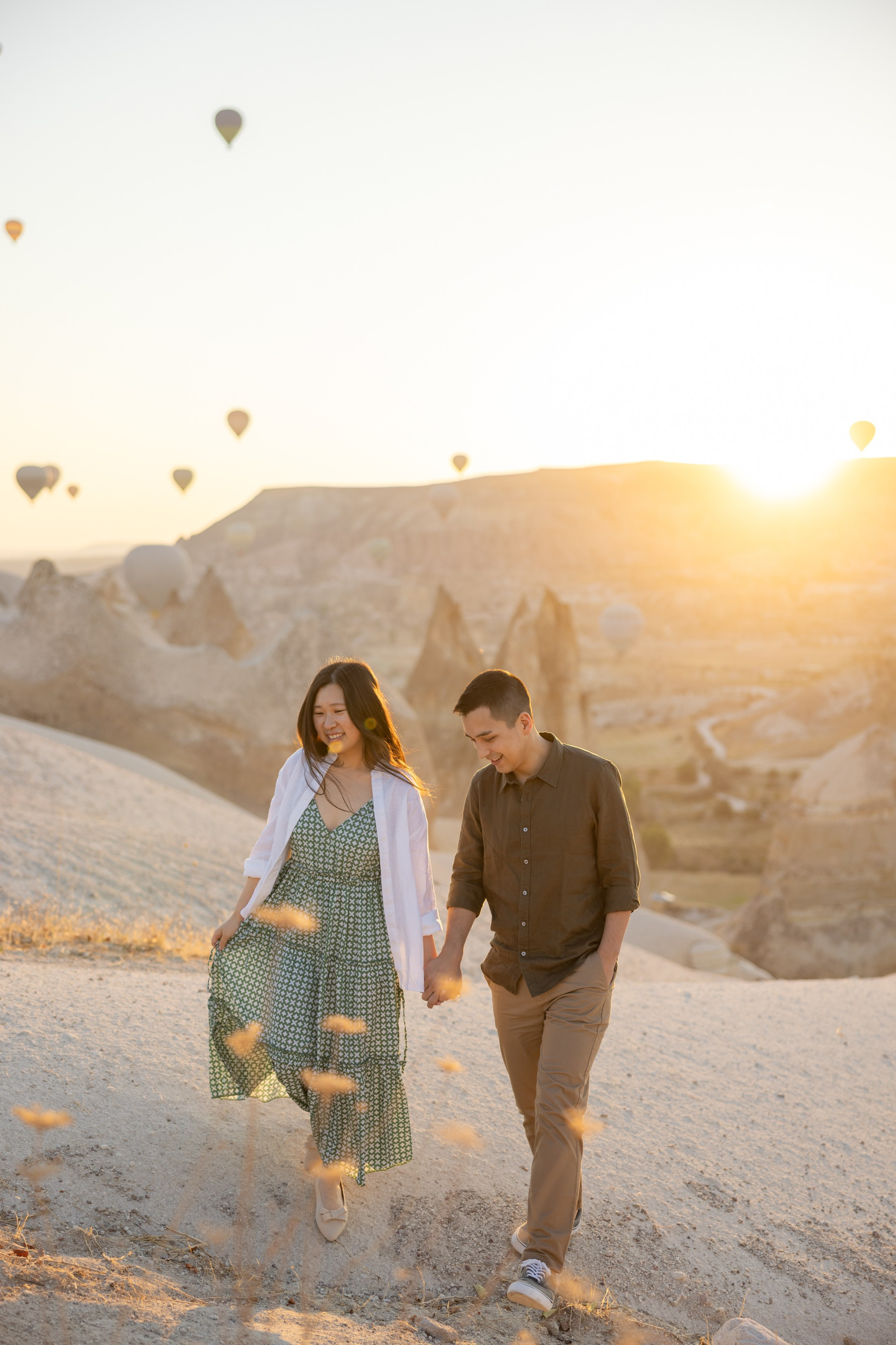 Romantic Love Story Photoshoot with Hot Air Balloons in Cappadocia. Julia Ganch I Fashion Wedding Photography I Cappadocia Turkey