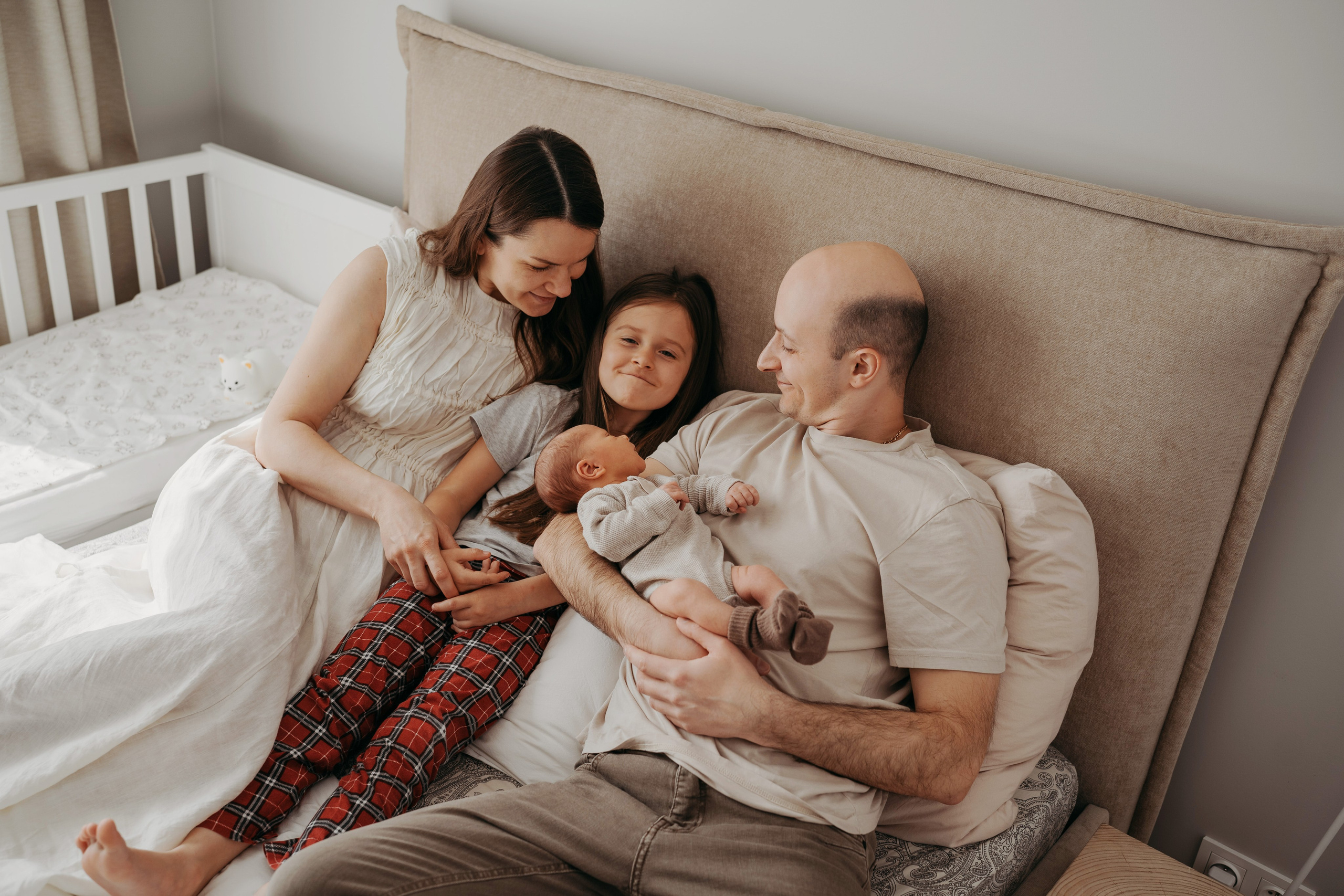 Лео и Соня (10 дней и 5 лет). Фотограф новорожденных и детей первого года Евгения Михалькевич