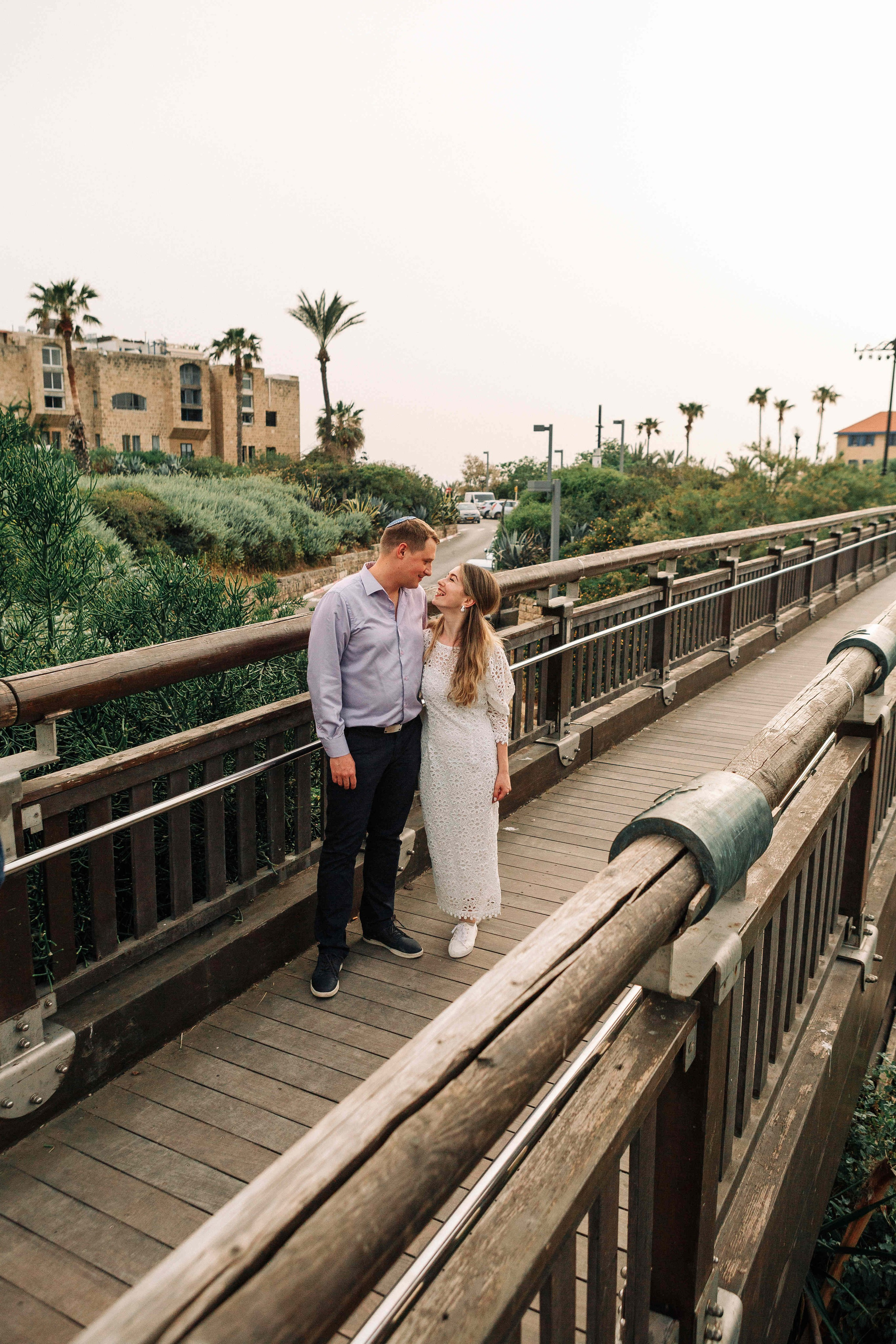 LOVERS IN JAFFO. PHOTOGRAPHER IN ISRAEL