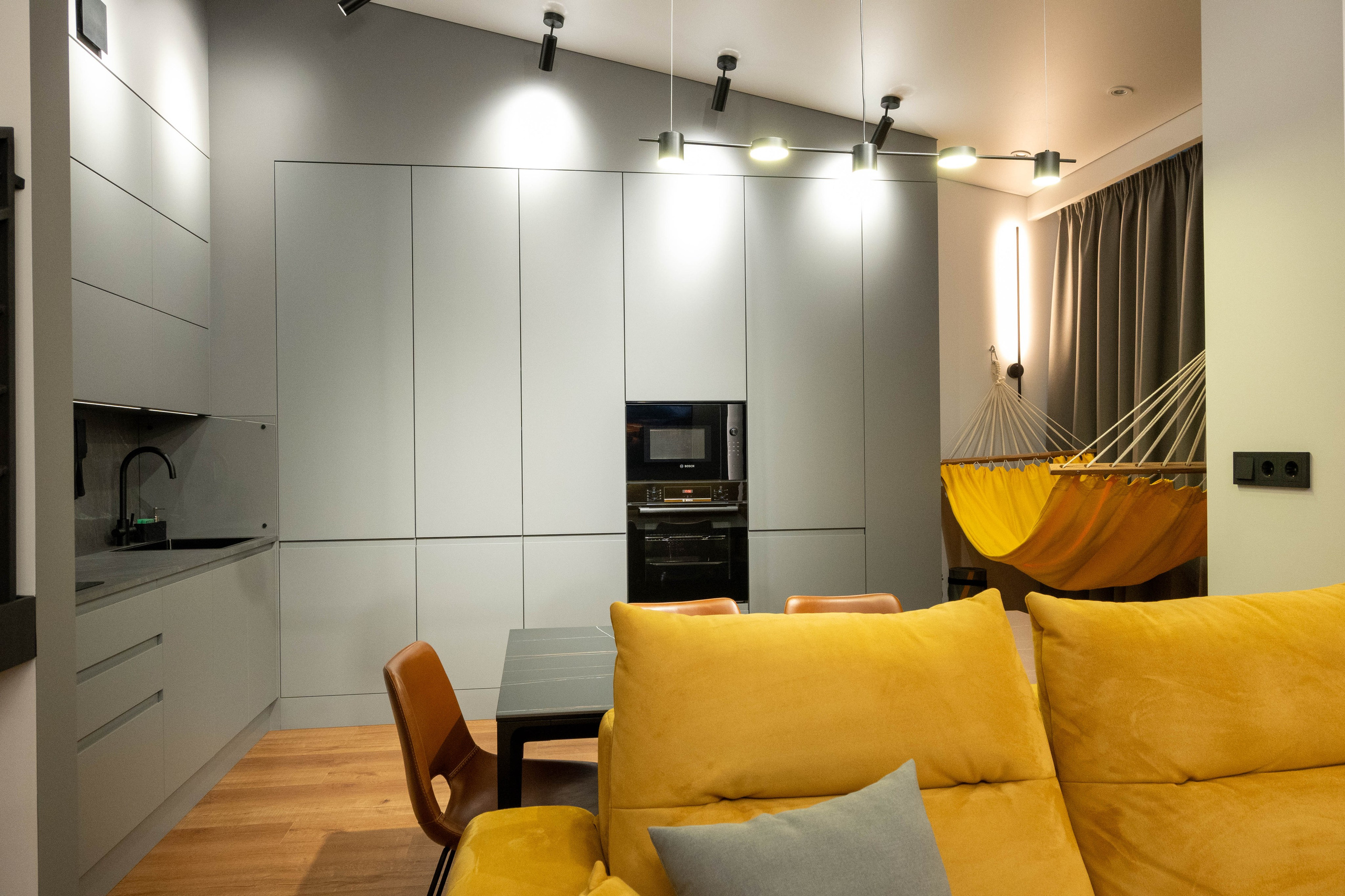 The apartment is on two levels. Fotograf Dmitrii Donets