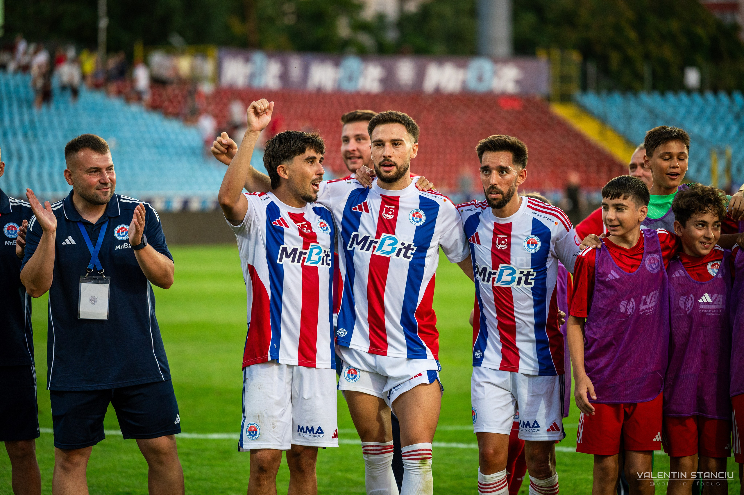 Otelul Galati — CFR Cluj. Fotograf de Sport, Portret, Produs, Corporate, Cultural și Evenimente în Galați | Valentin Stanciu