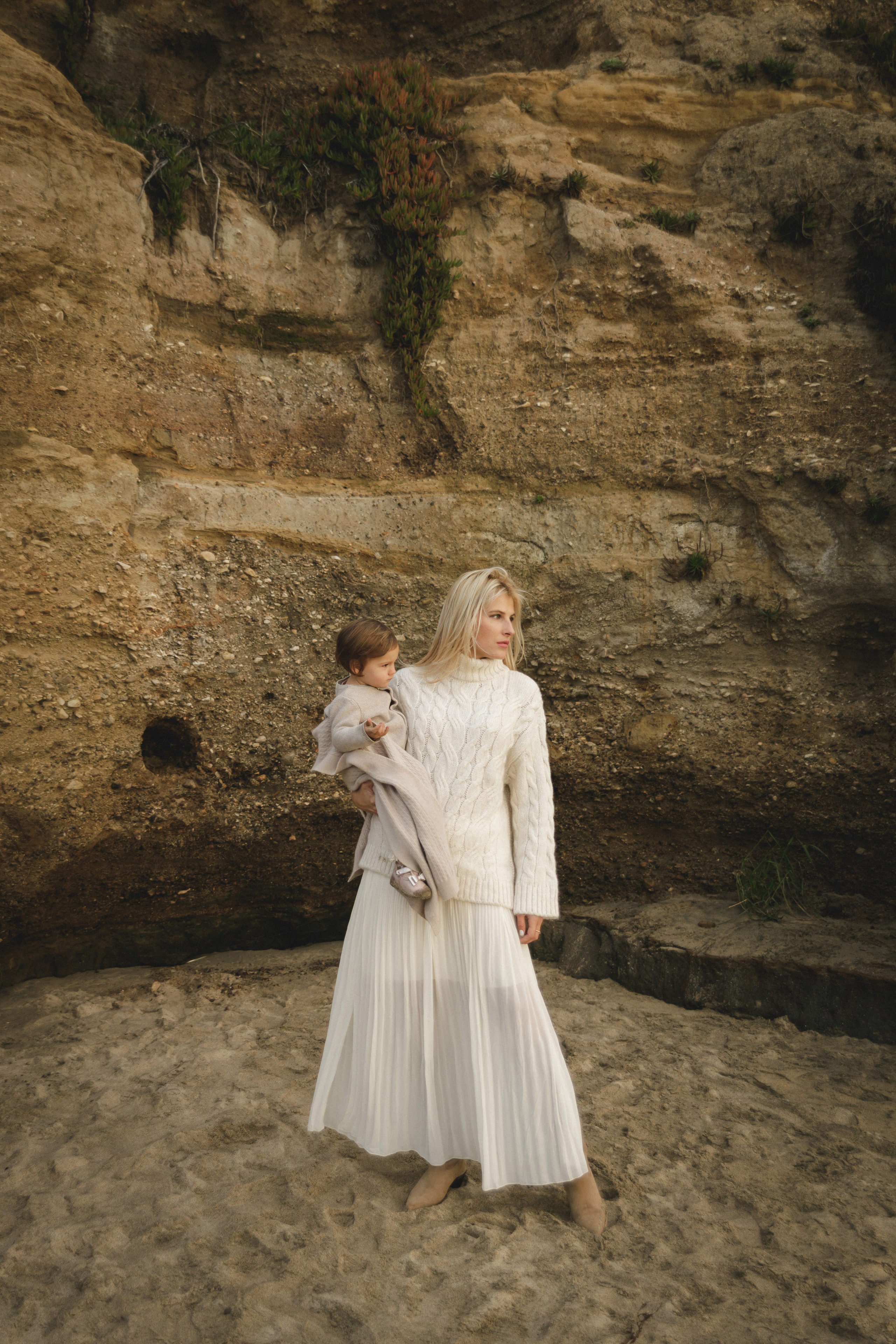 Wild Beauty on the Californian Beach. Maternity, newborn photographer in the Bay Area|Iryna Rakivnenko
