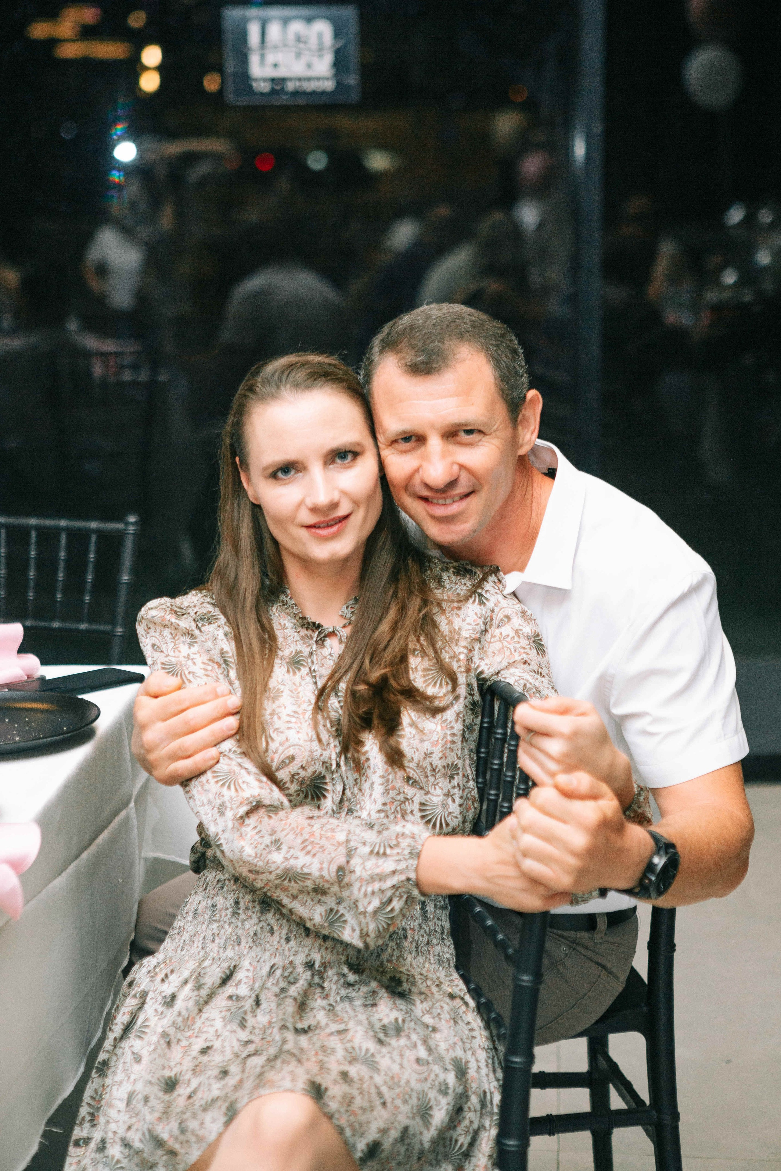 PARTY WITH FRIENDS. Https://shi-photo.com/