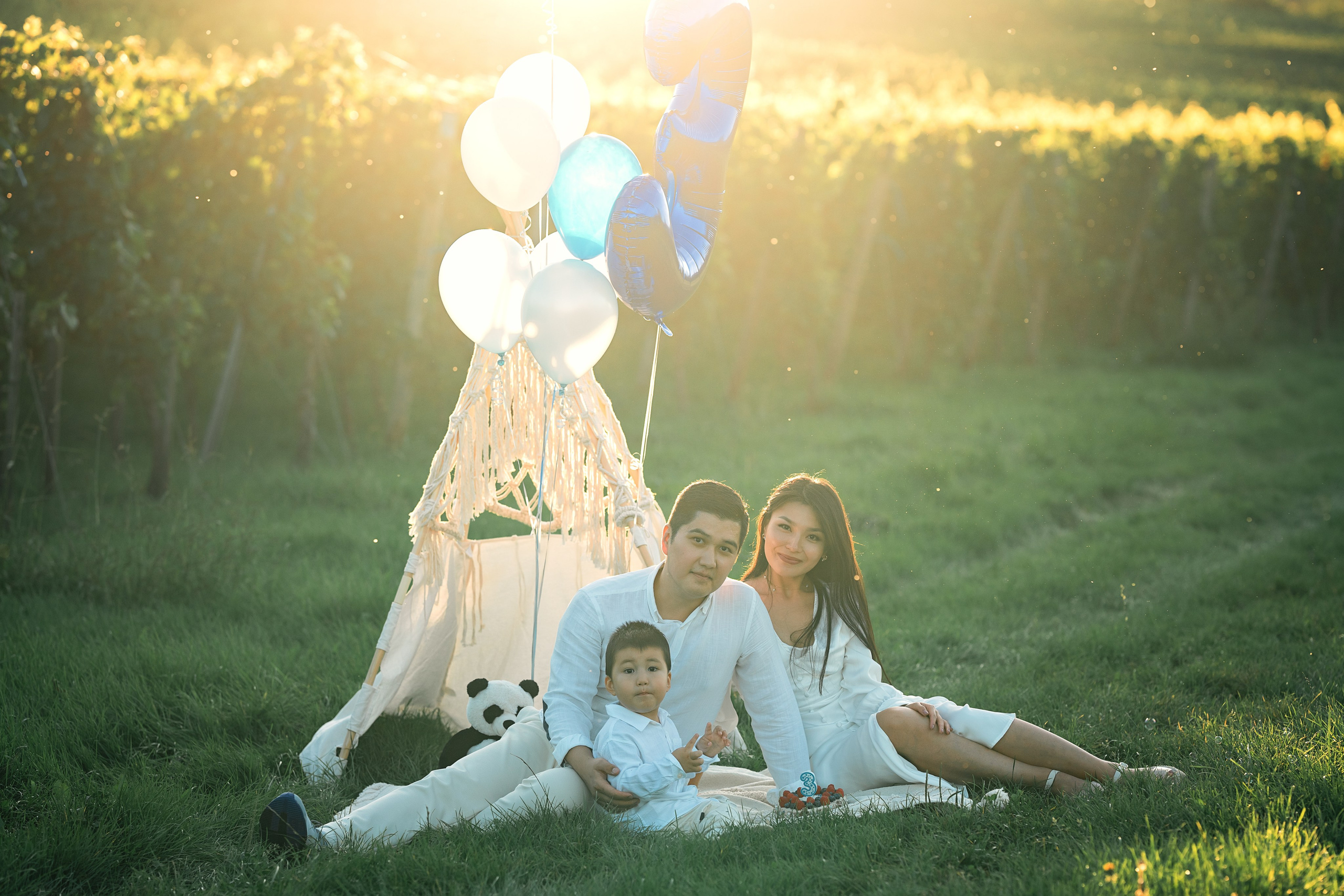 Summer picnic. Family, conceptual women portrait photograher in Geneva, Switzerland