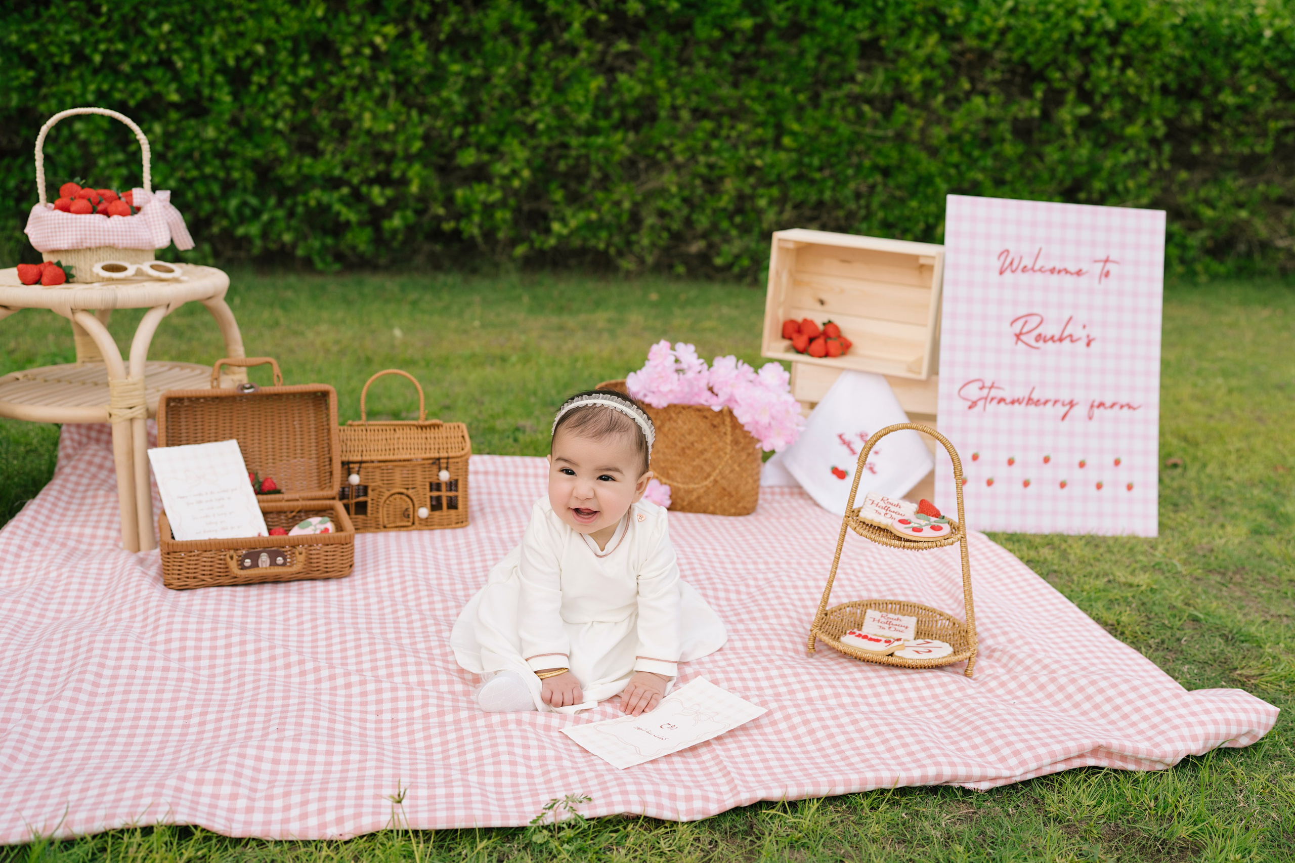 SITTER PHOTOGRAPHY. Newborn, Sitter and Cake Smash Photographer in Doha, Qatar