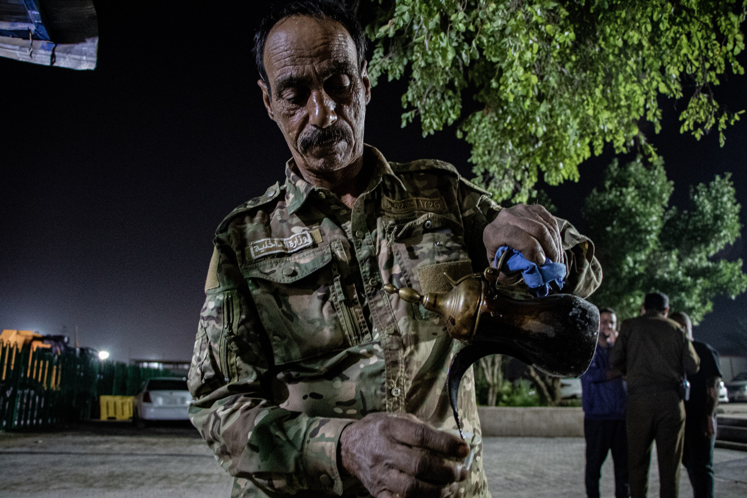 Rupture du jeûne en période de ramadan au poste de police de Nasiriyah dans le sud du pays.