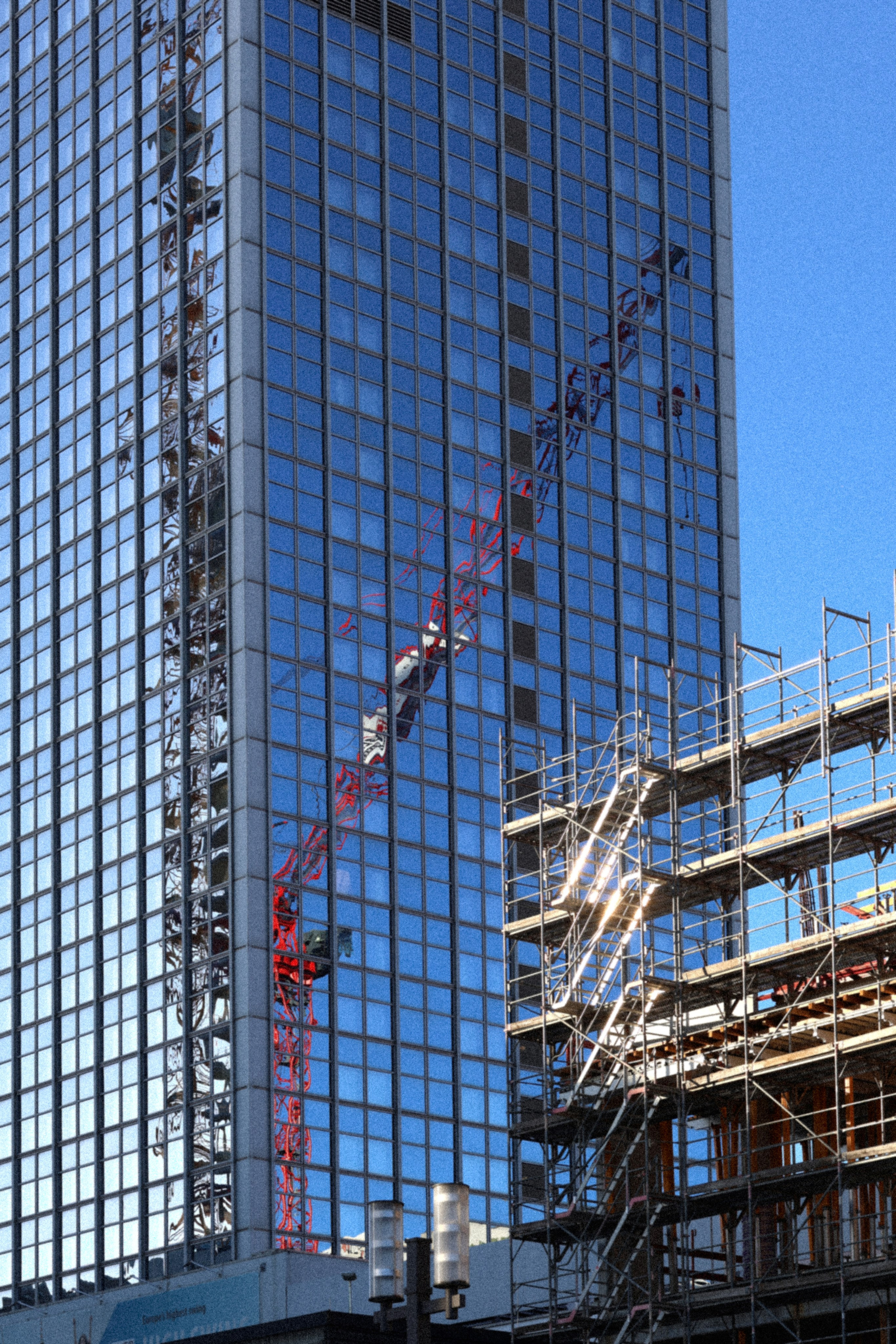 Berliner Mischung (in Farbe). BNW Around Photography