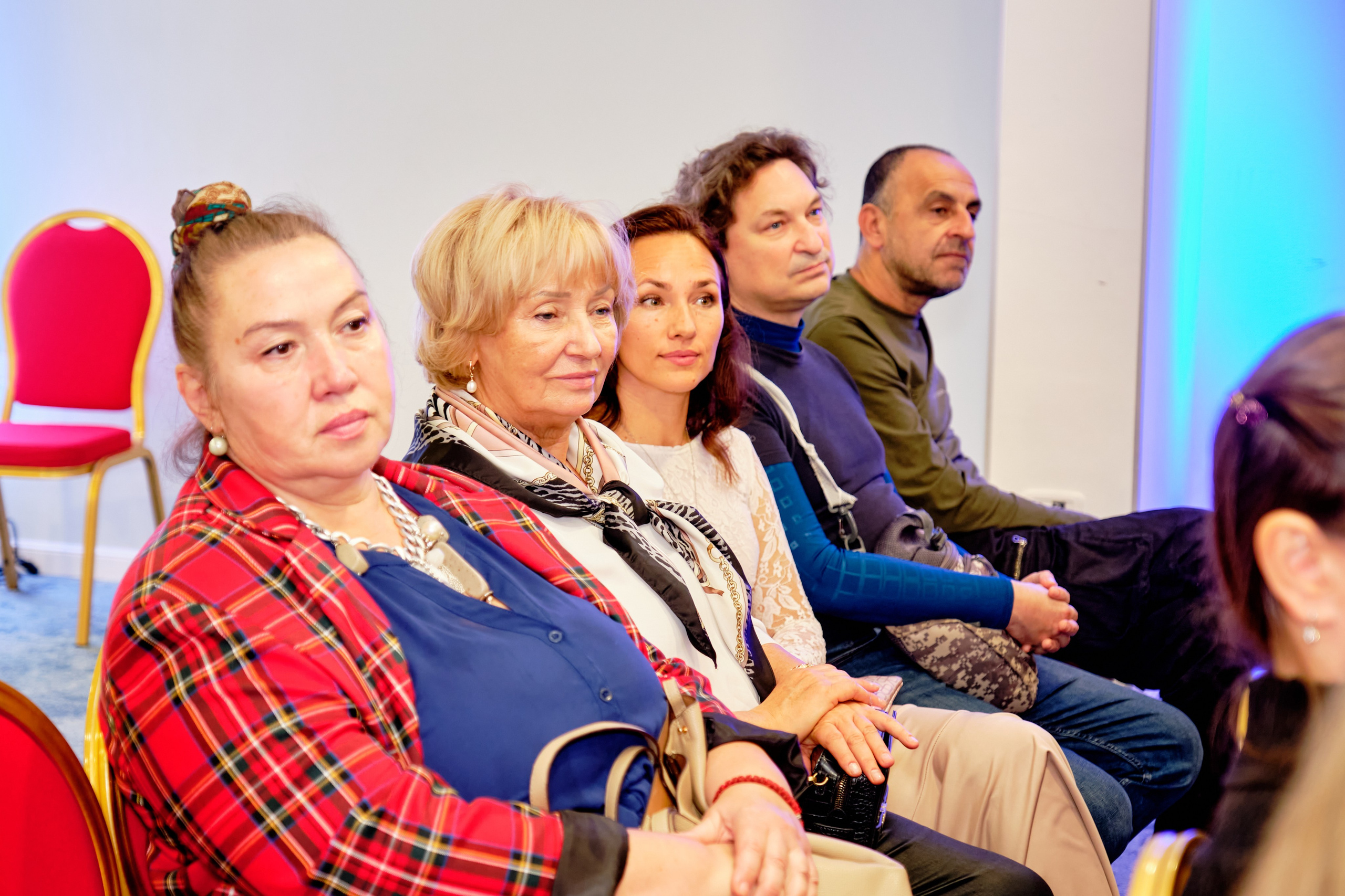 Фоторепортаж з благодійного Новорічного балу у Чорногорії. Портретний фотограф Альона Новгородцева