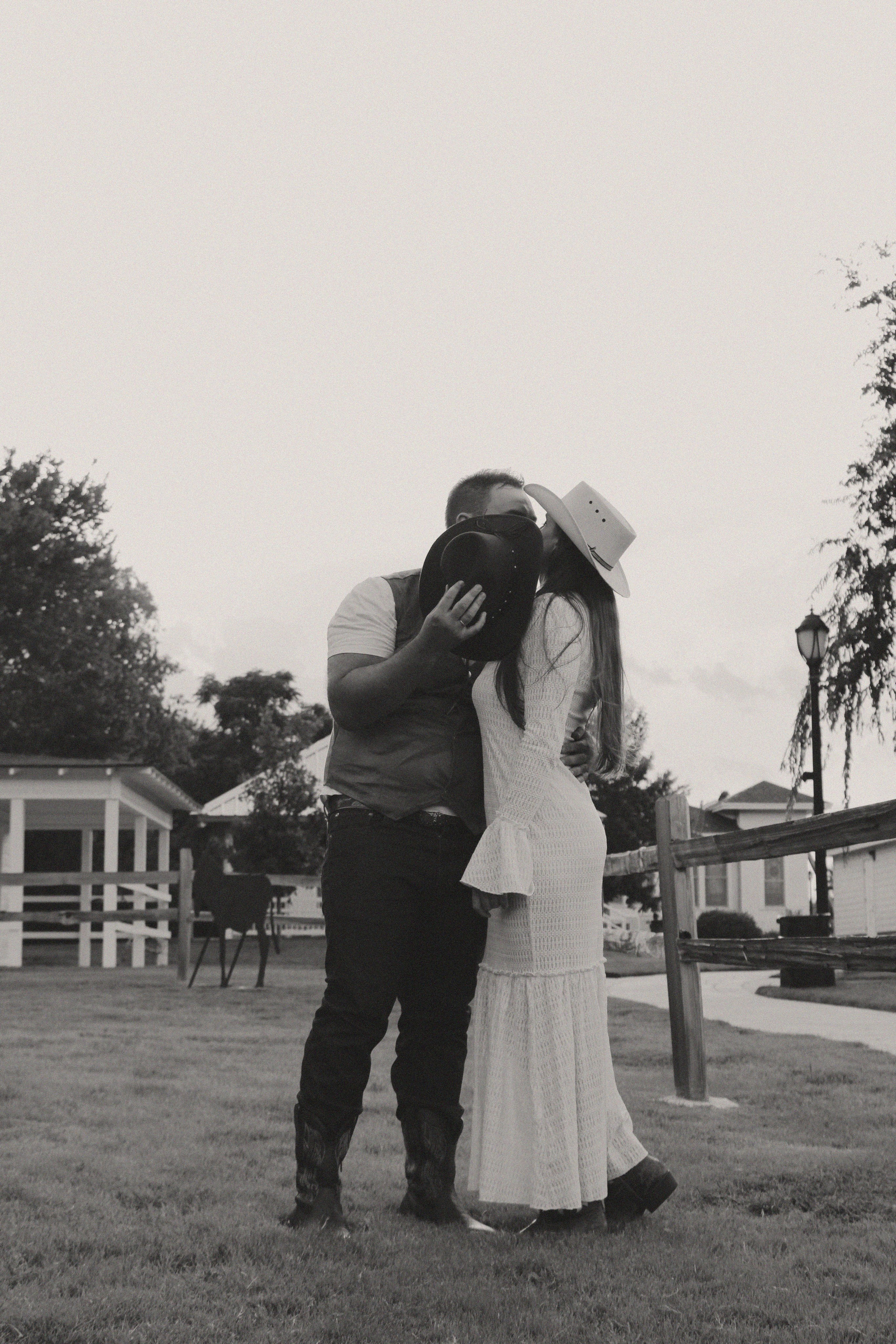 Texas Countryside Family Photoshoot in Cowboy Style. Lana Petrychenko — Portrait & Family Photographer. Valencia, Spain