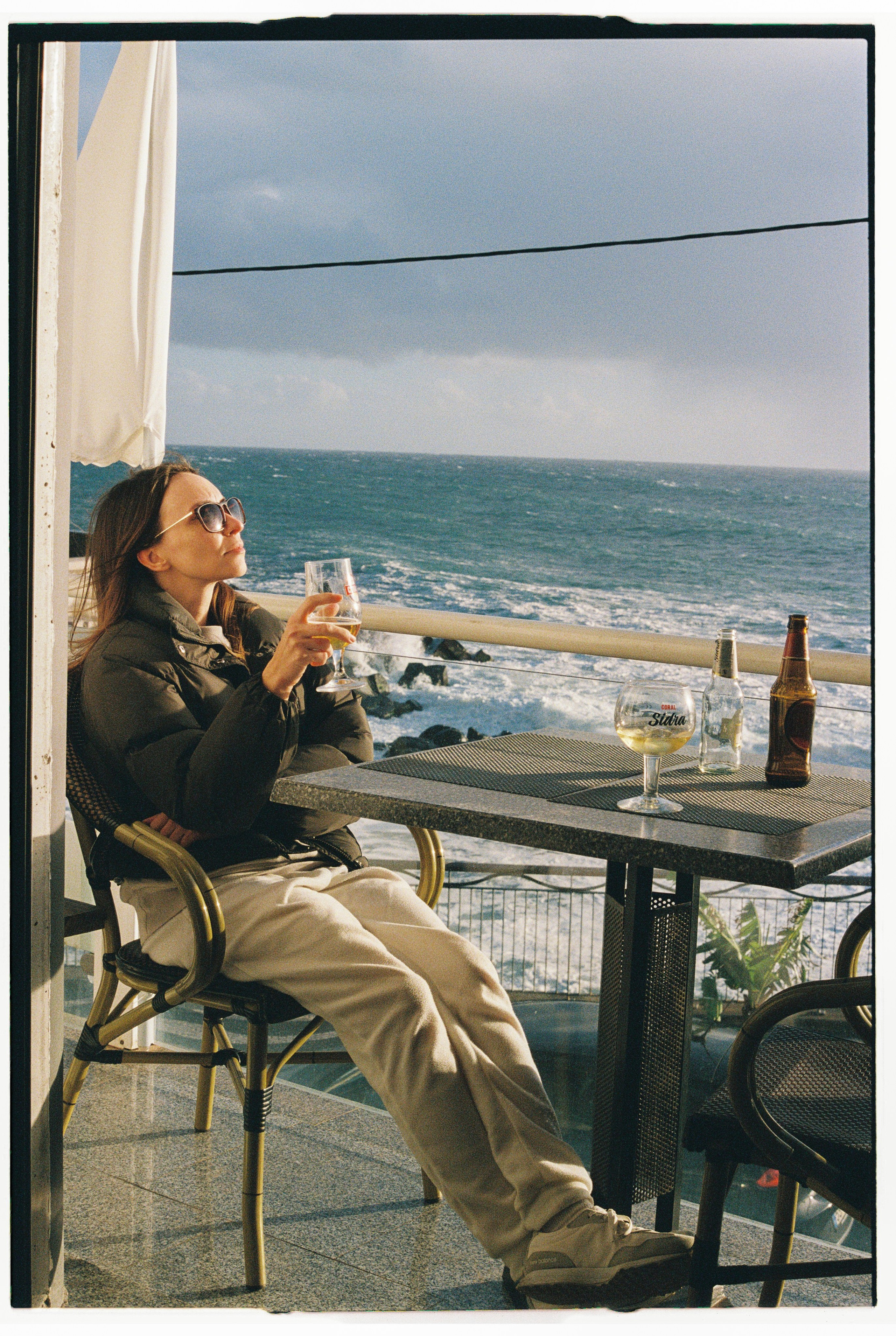 Balcony with a view of the Atlantic. Portrait photographer in Madeira — Marina Shtukina