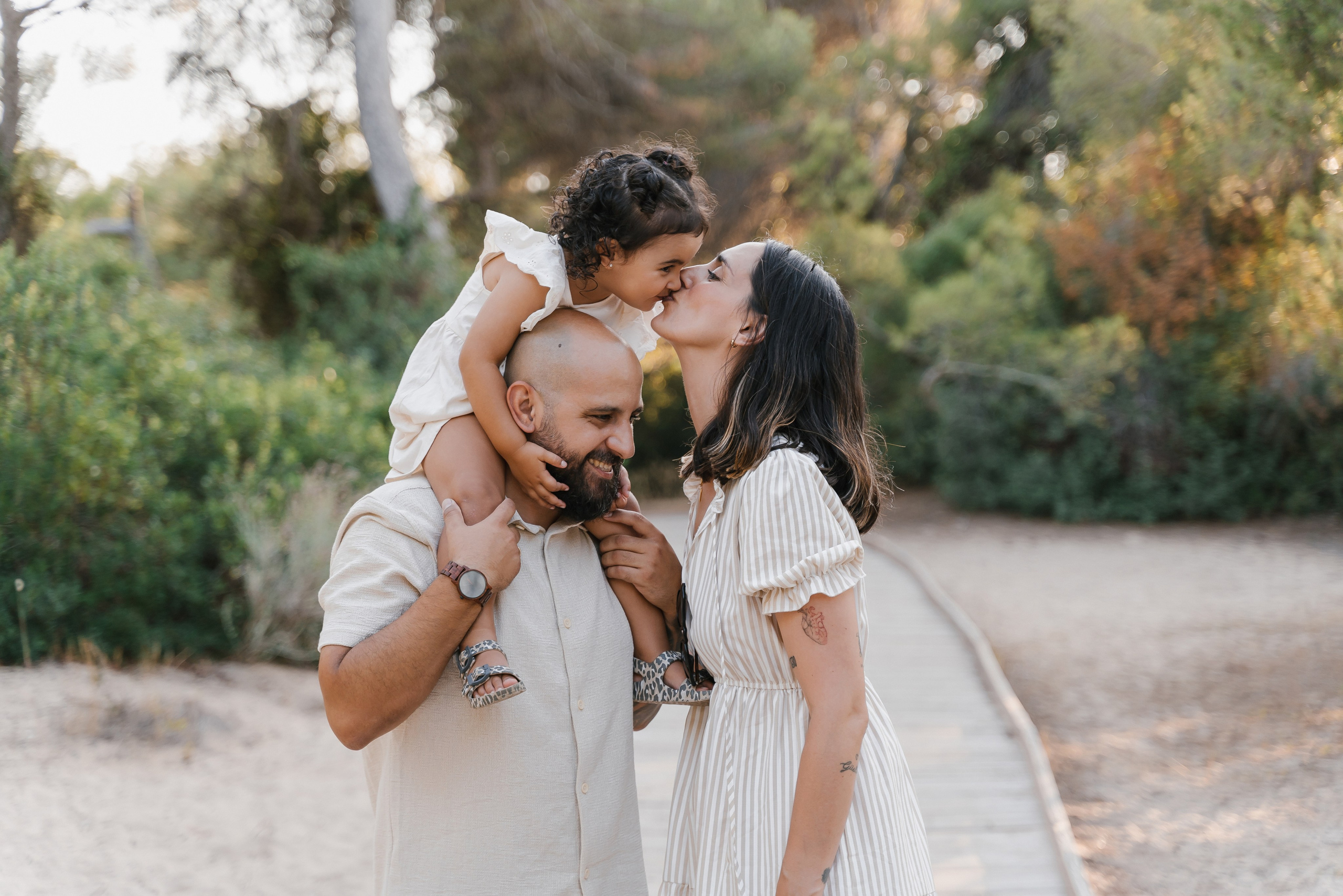 Rebeca, Roman y Laia. Fotógrafa de bodas y familias en España, Valencia: Nadia ProFoto