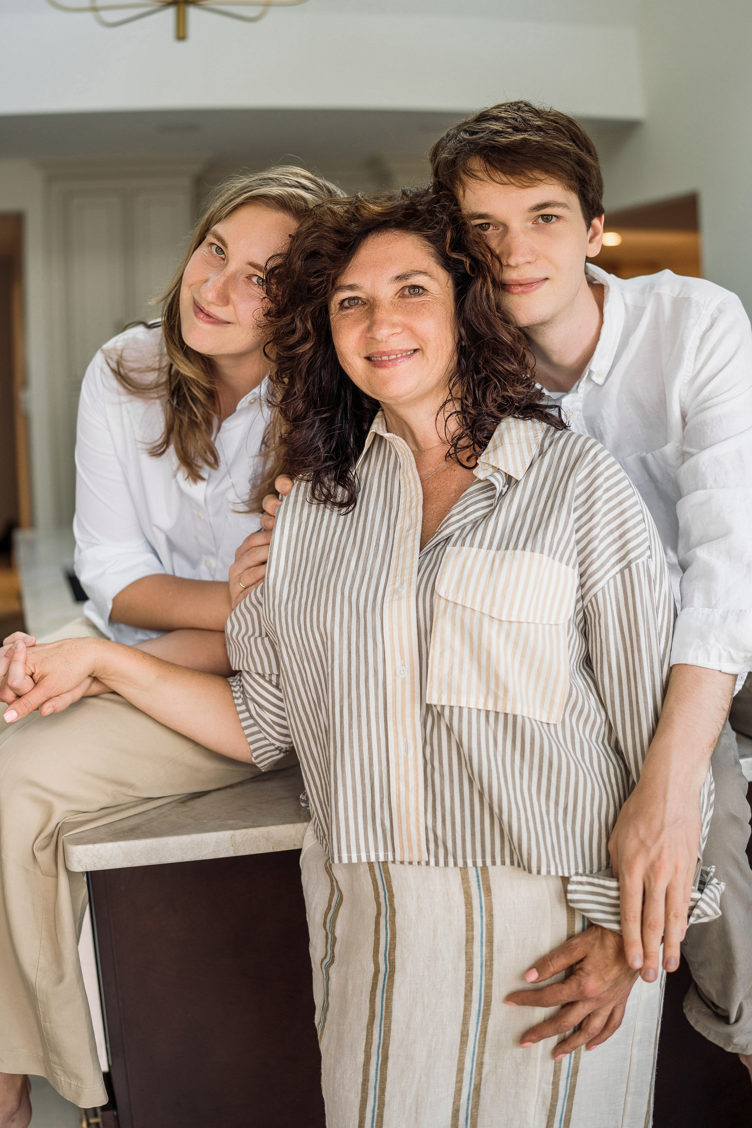 Big happy family. At home. Wedding and family photographer and videographer PA, NJ, NY, DE, MD