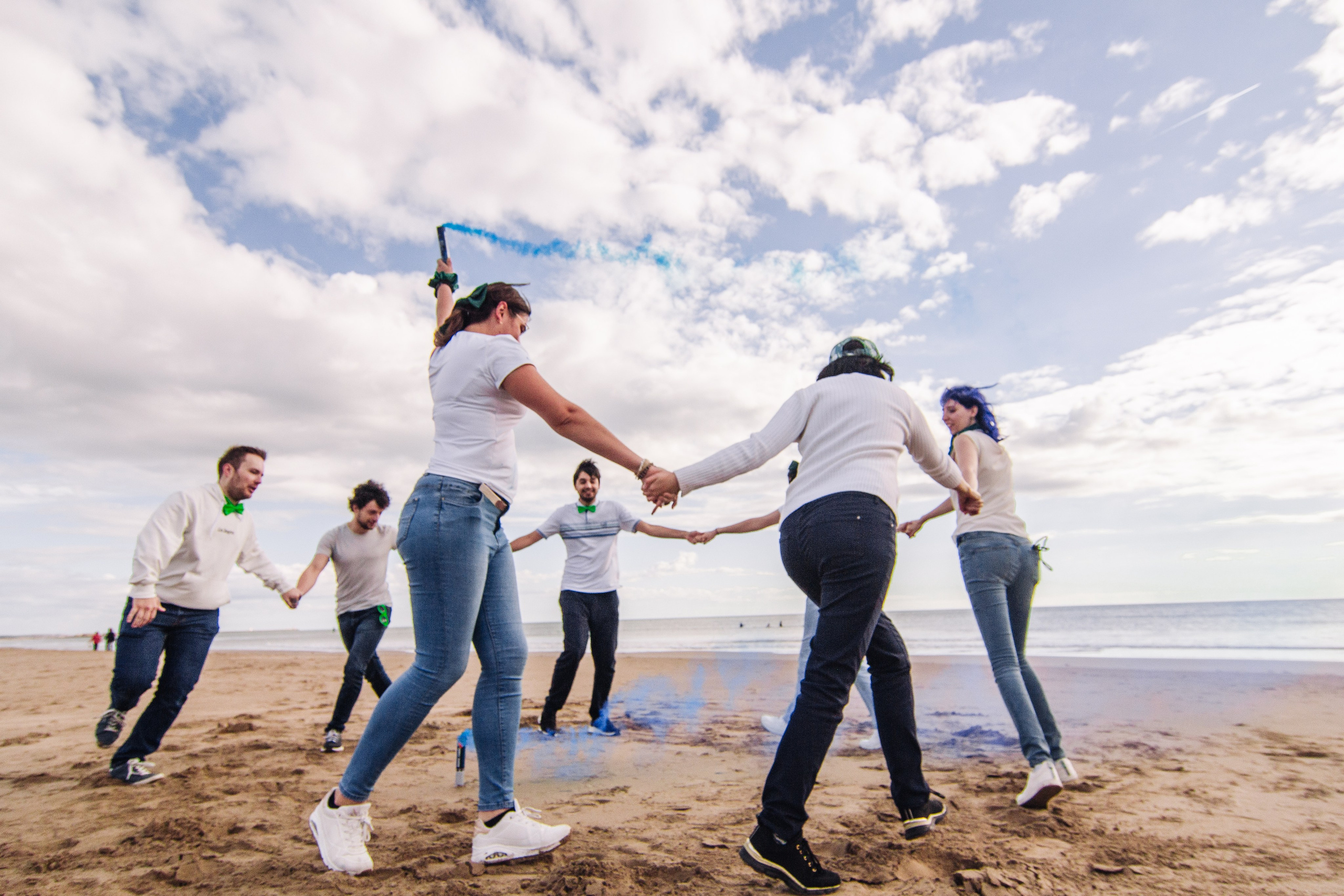 Séance Photo EVJF à Gruissan: Des Souvenirs Inoubliables sur la Plage des Chalets. Photographe professionnelle à Poitiers, Tours et Châtellerault | Studio photo entre Poitiers et Tours – portraits, familles, entreprises, ma