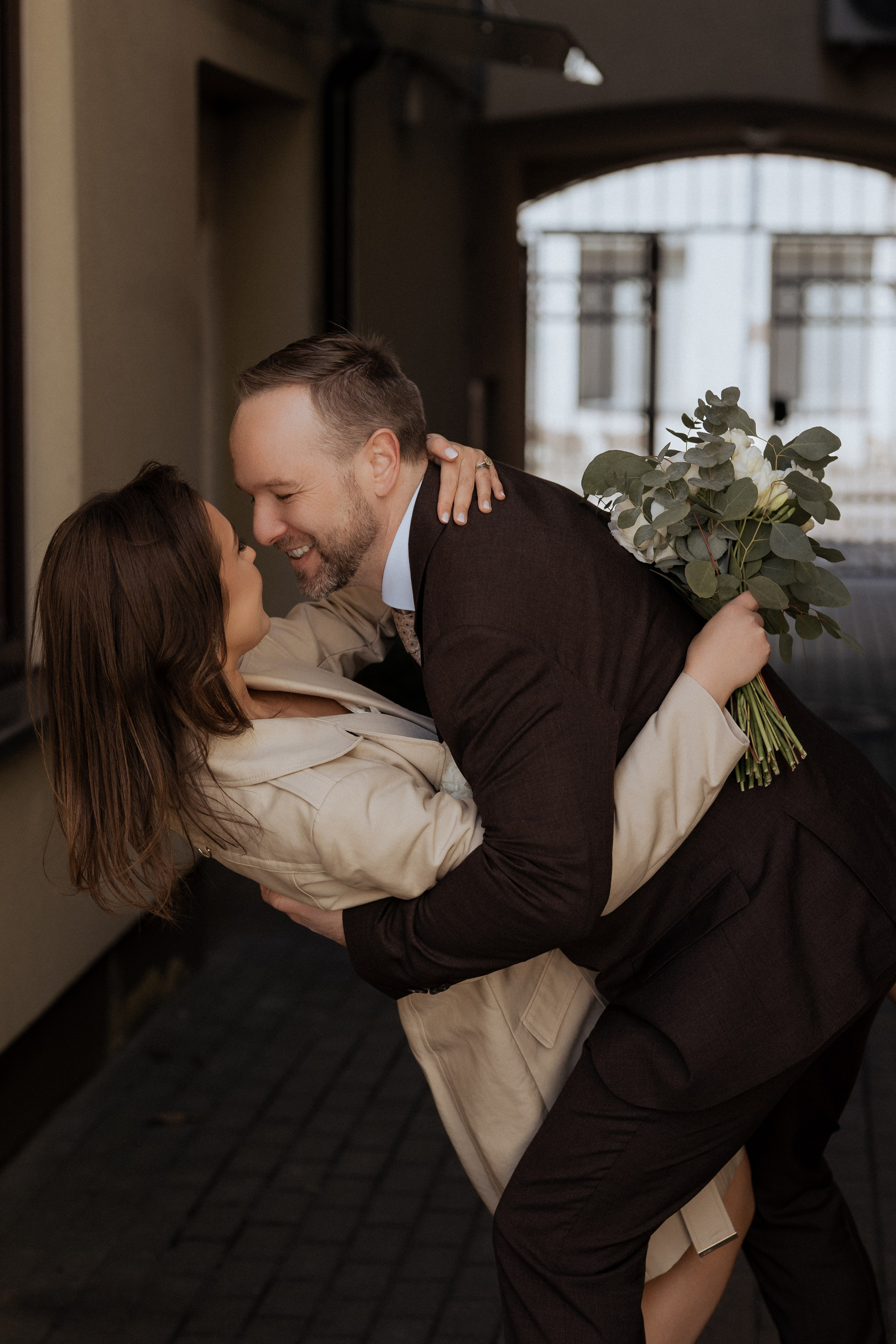 Monika ir Vytautas — miestu alsuojanti trumpa jaunųjų fotosesija Kaune