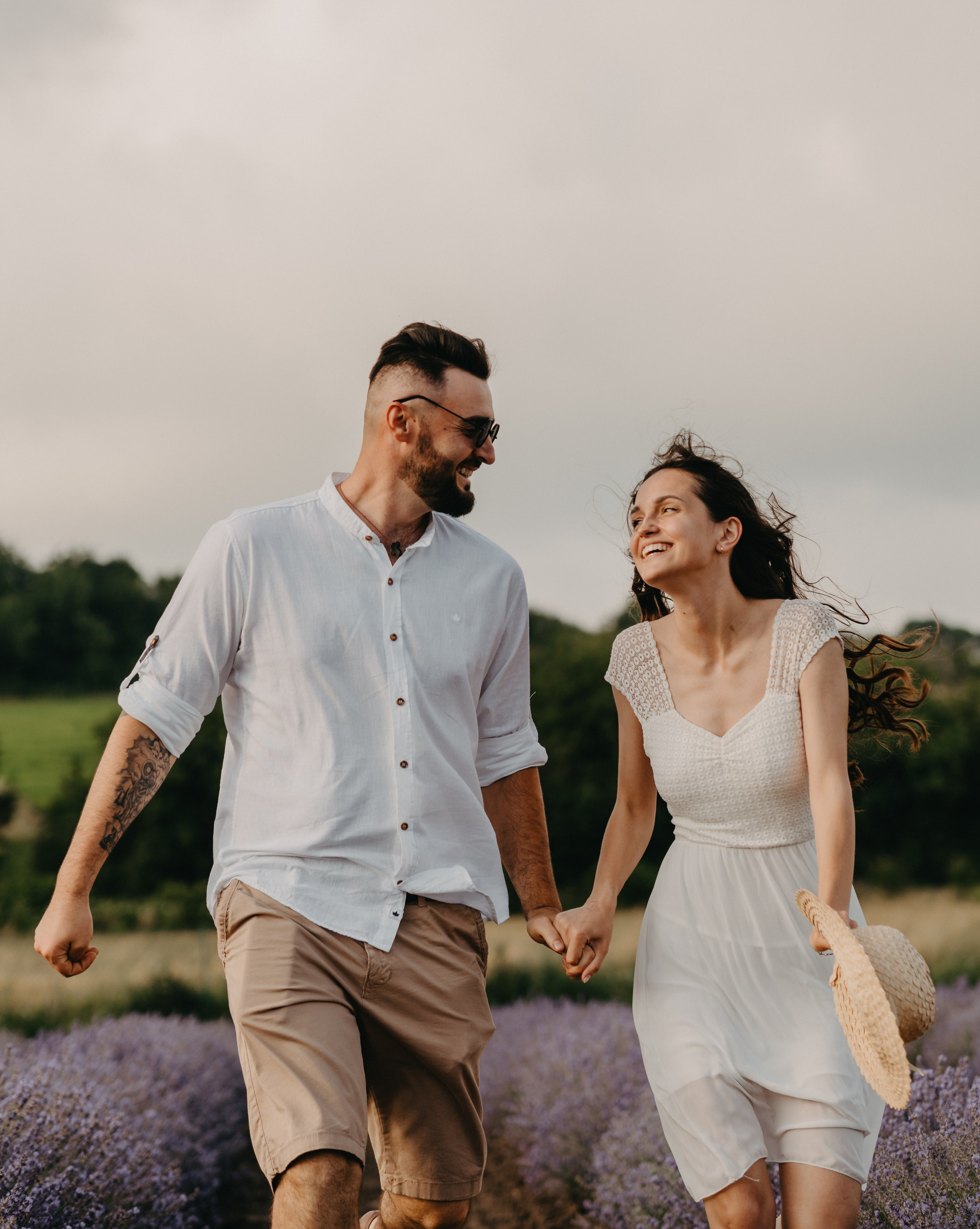 Hand in Hand. Fotograf Katowice – sesje indywidualne, rodzinne, ślubne