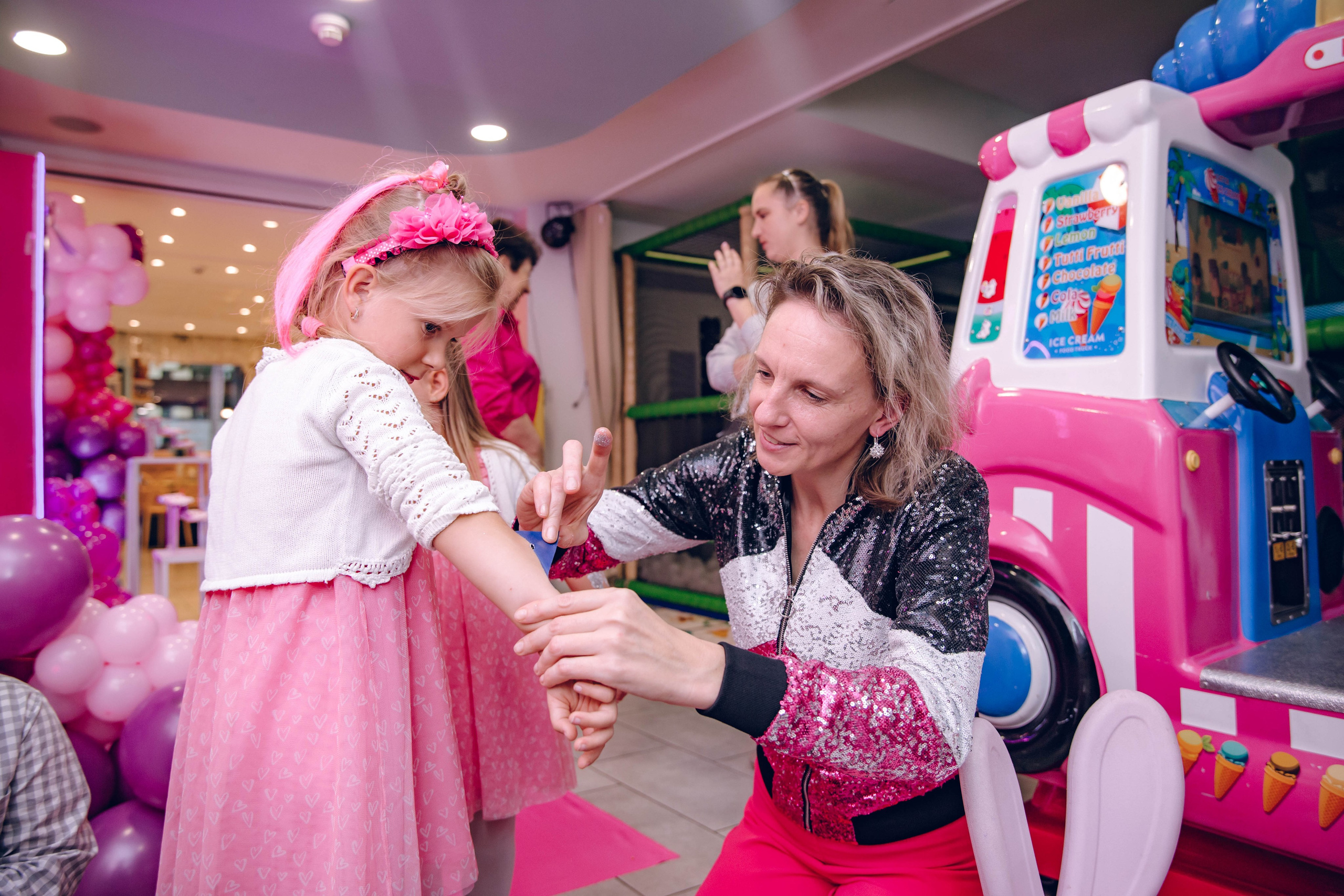 Geburtstag Party. Portrait family photographer in Berlin Elena Zakh