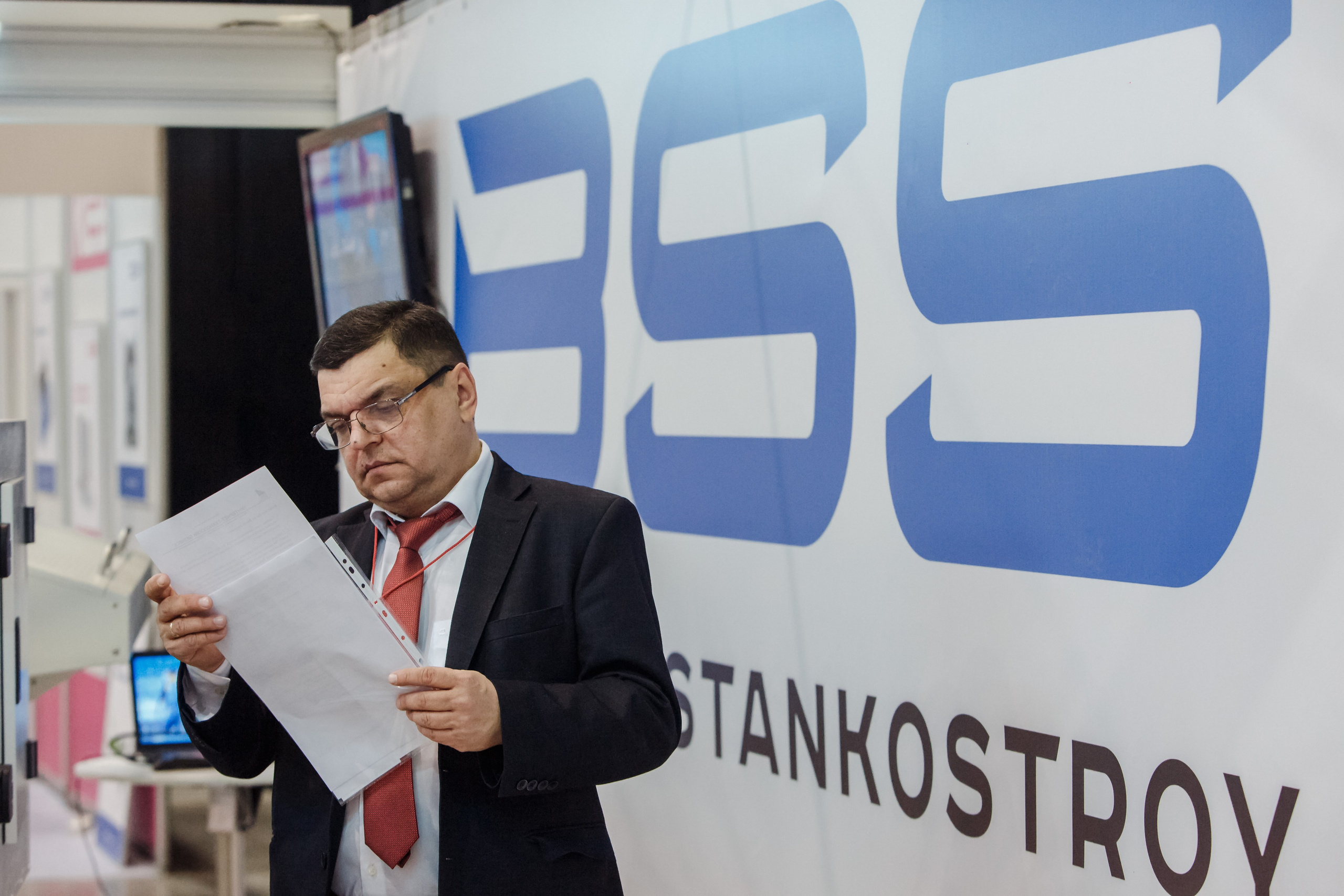 Exposición de Ingeniería Mecánica. Fotógrafo de retrato, familia y reportajes en Valencia | España | Europa Vitalii Lumier