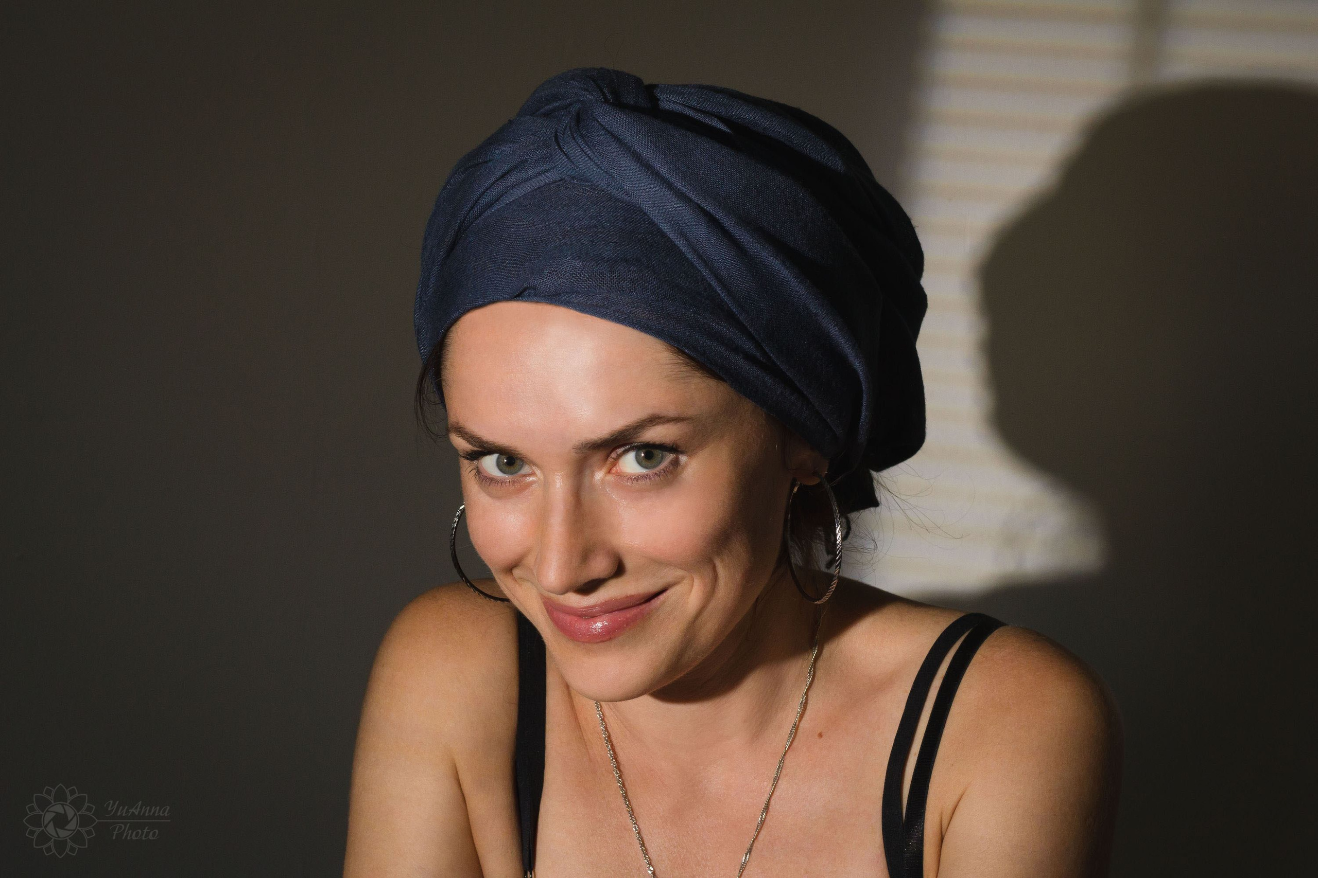 Studio Solo Portrait. YuAnna studio. Family & Kids Photographer in Seattle area, located in