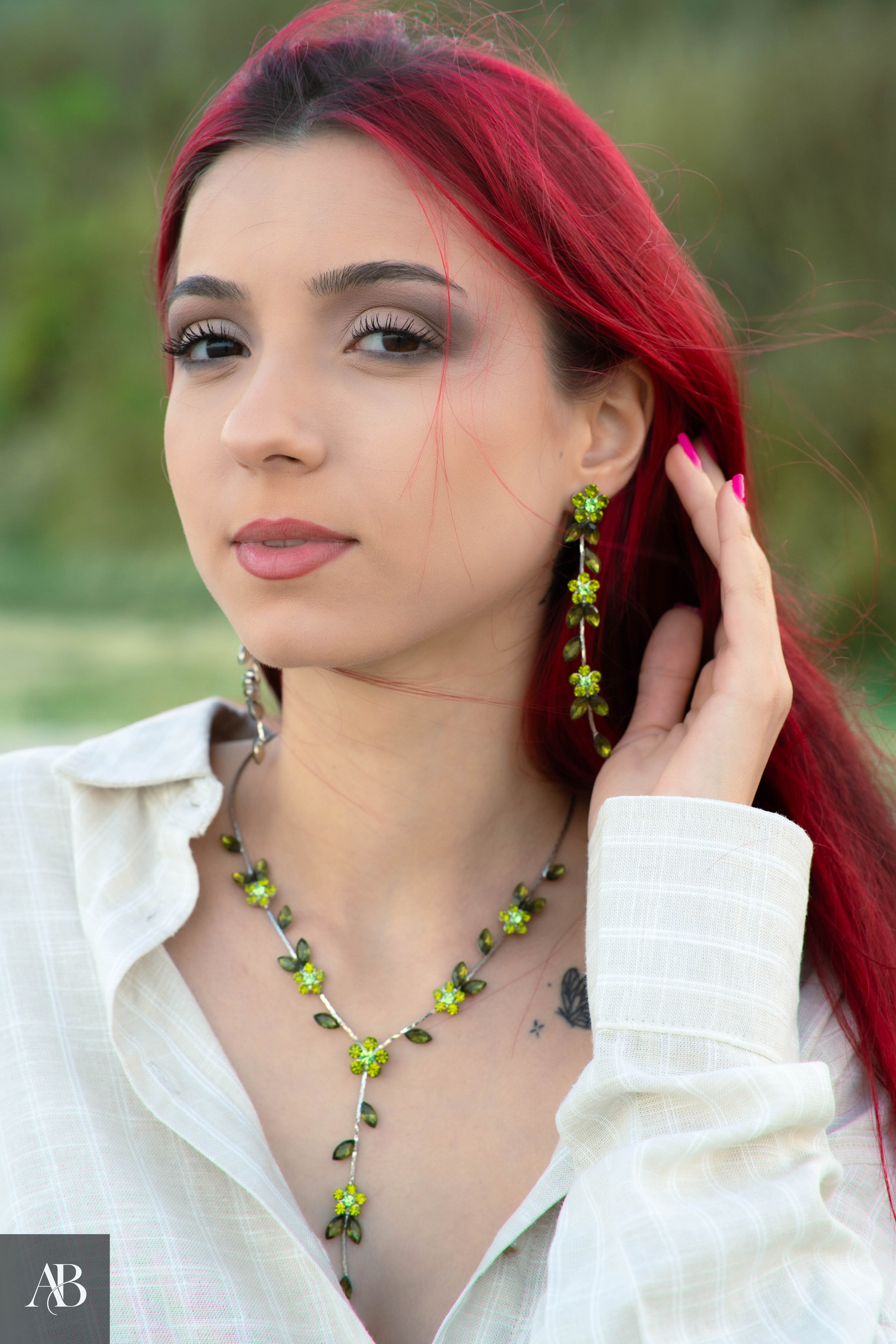 Jewelry product photography in Constanța, Romania featuring a green gemstone necklace and matching earrings.