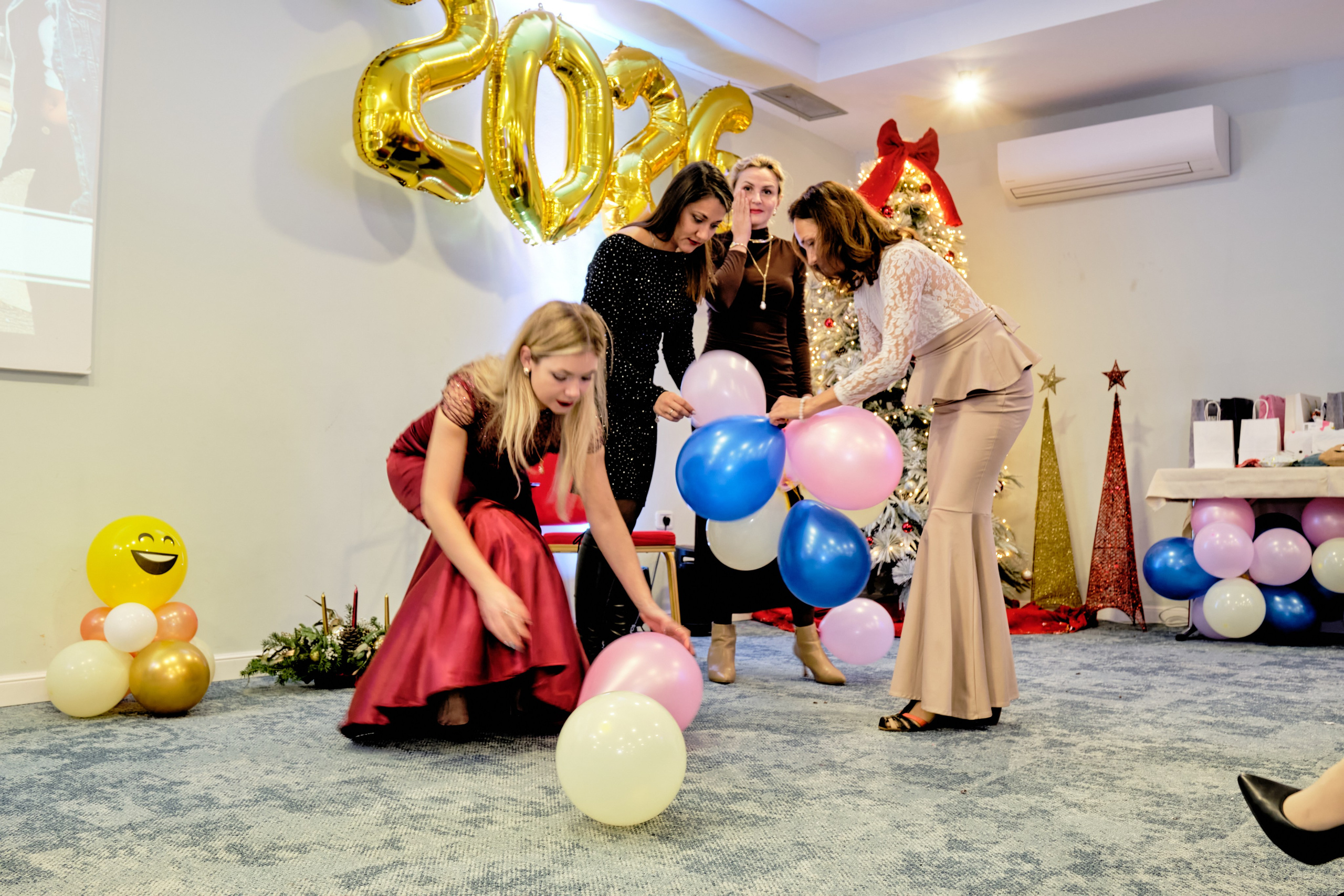 Фоторепортаж з благодійного Новорічного балу у Чорногорії. Портретний фотограф Альона Новгородцева