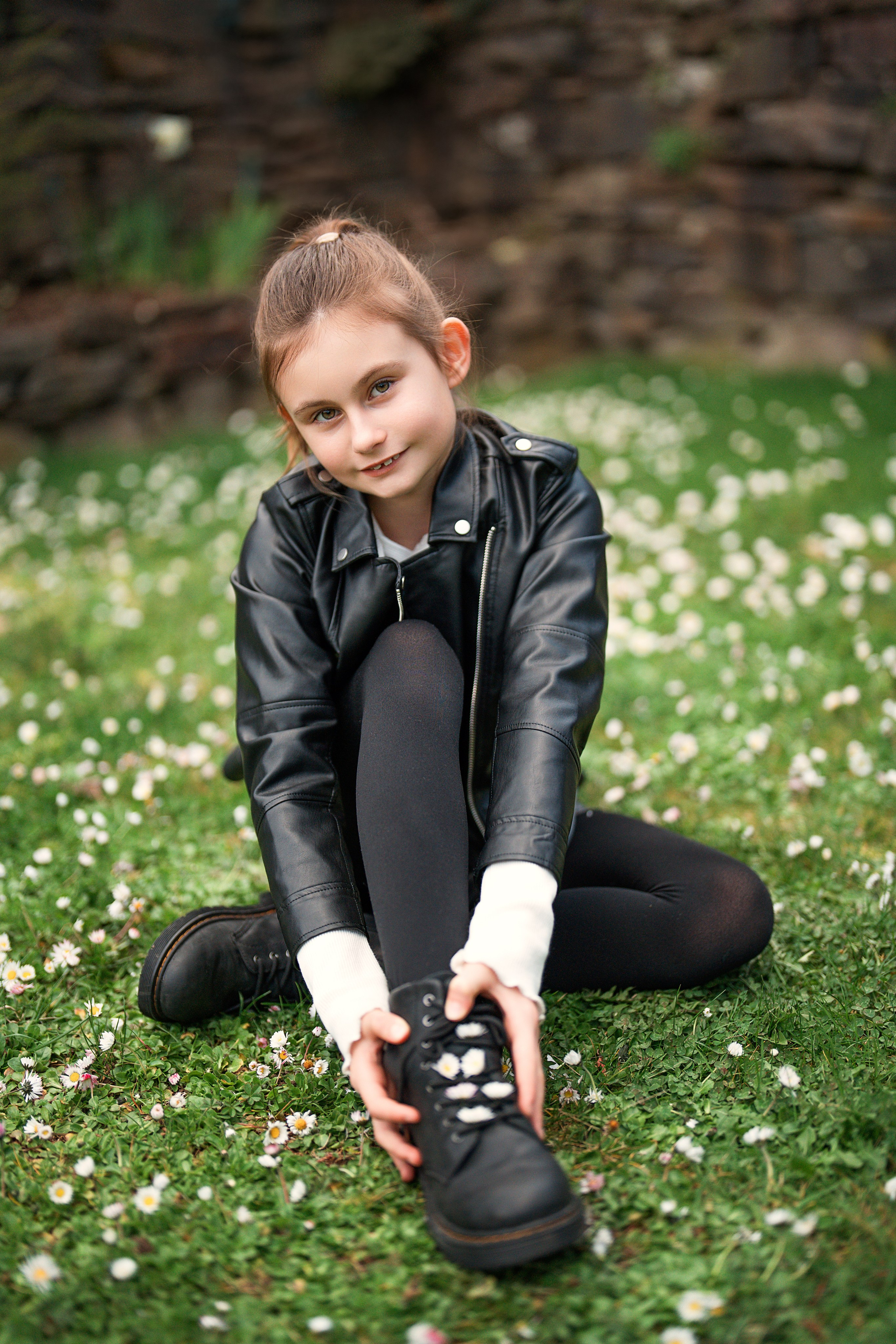Zwischen Gänseblümchen. Familien, Portrait und Konzeptualfotografie in Genf, Schweiz