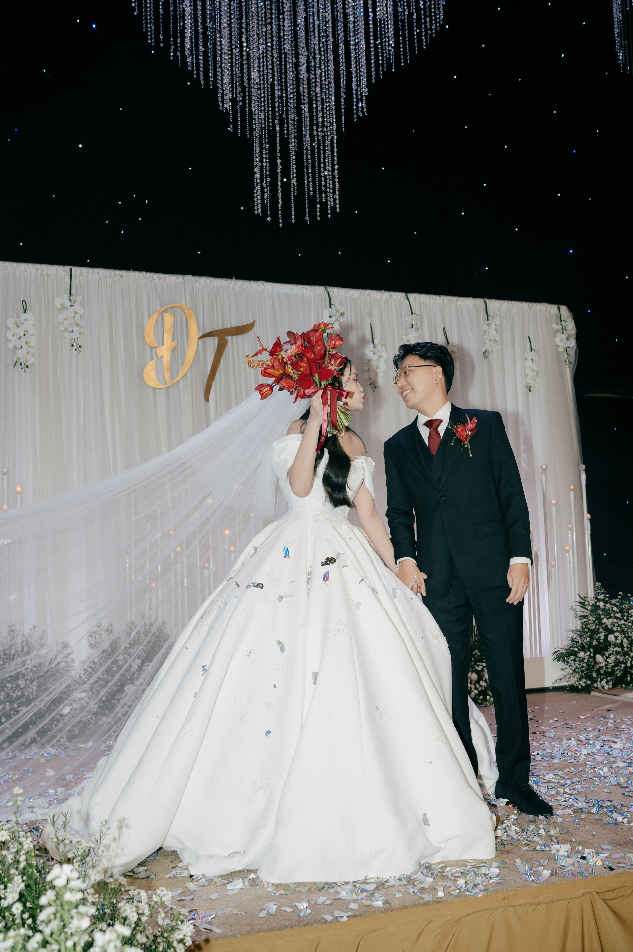 DAT & TU / Wedding Party. Saigon Wedding Present | Art Beyond Moments