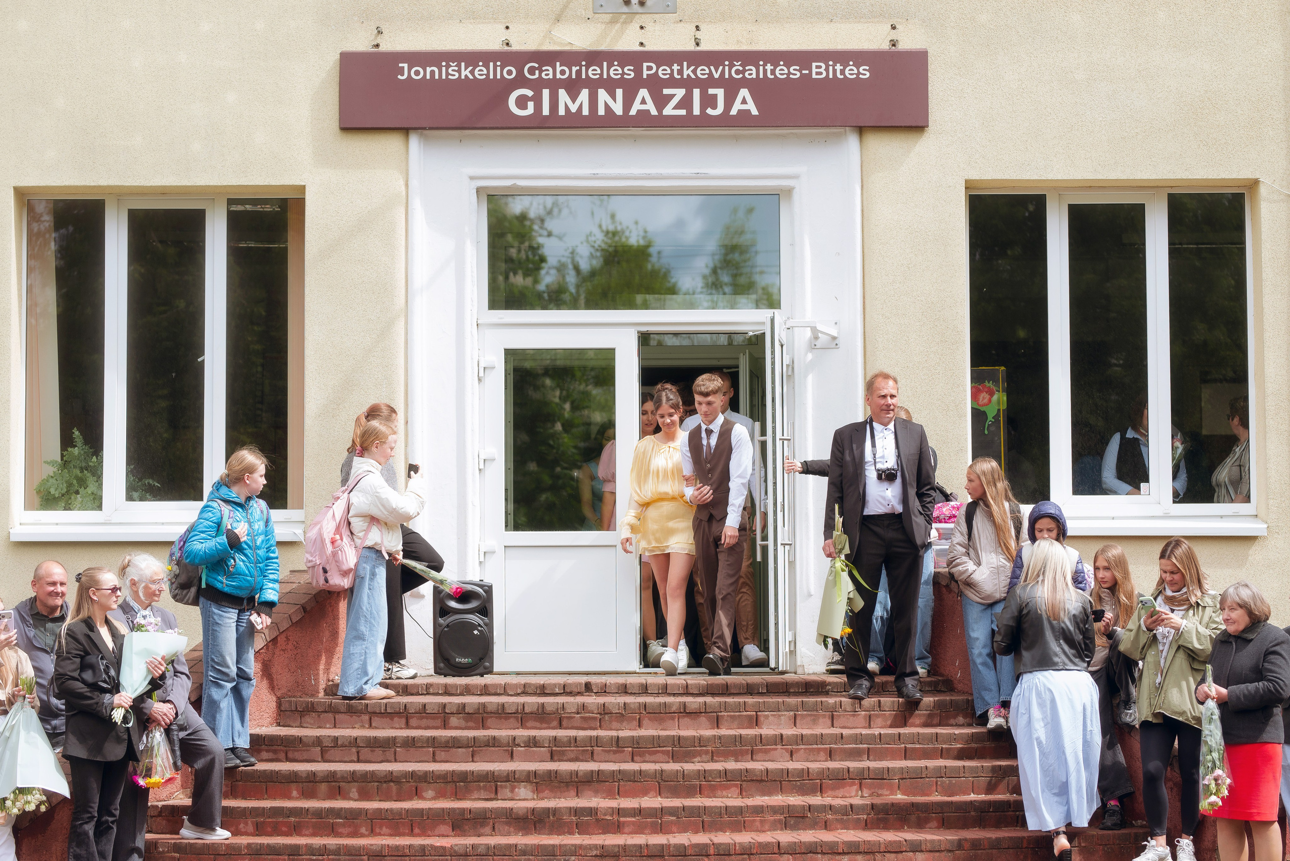 Paskutinis skambutis Joniškėlyje. Vestuvių fotografė Santa Jonuškė | Šiaulių apskritis, Panevėžio apskritis ir visa Lietuva