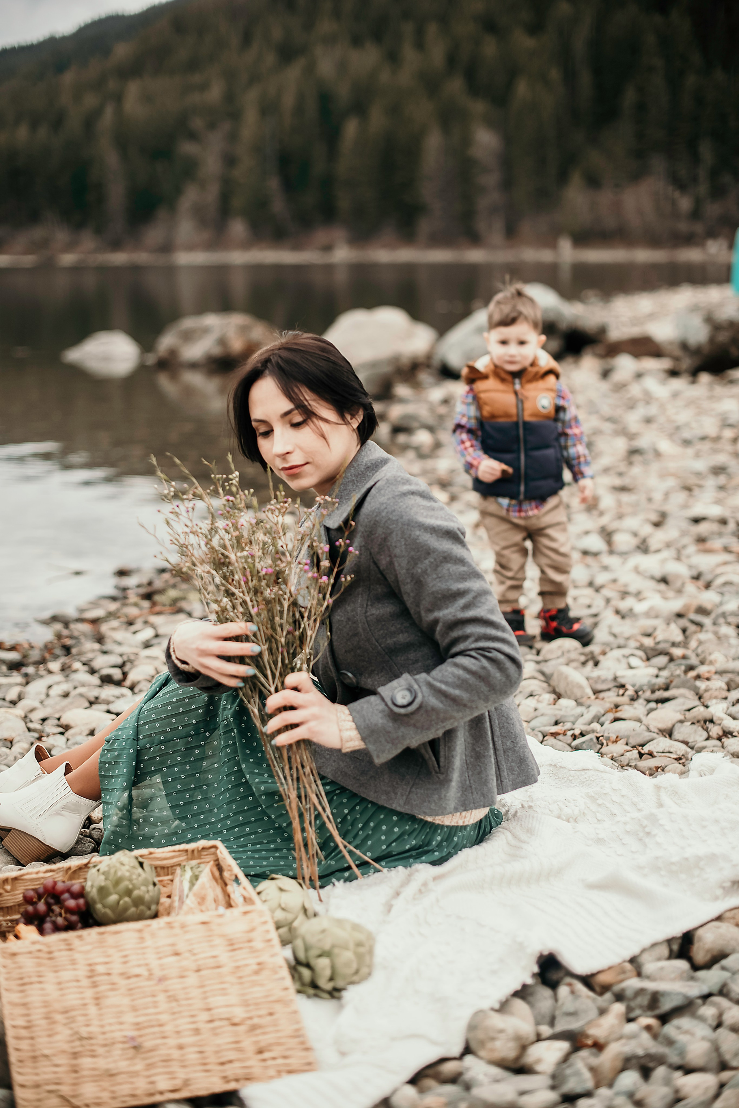 A walk by the water. Newborn, pregnancy, family photographer in New Jersey