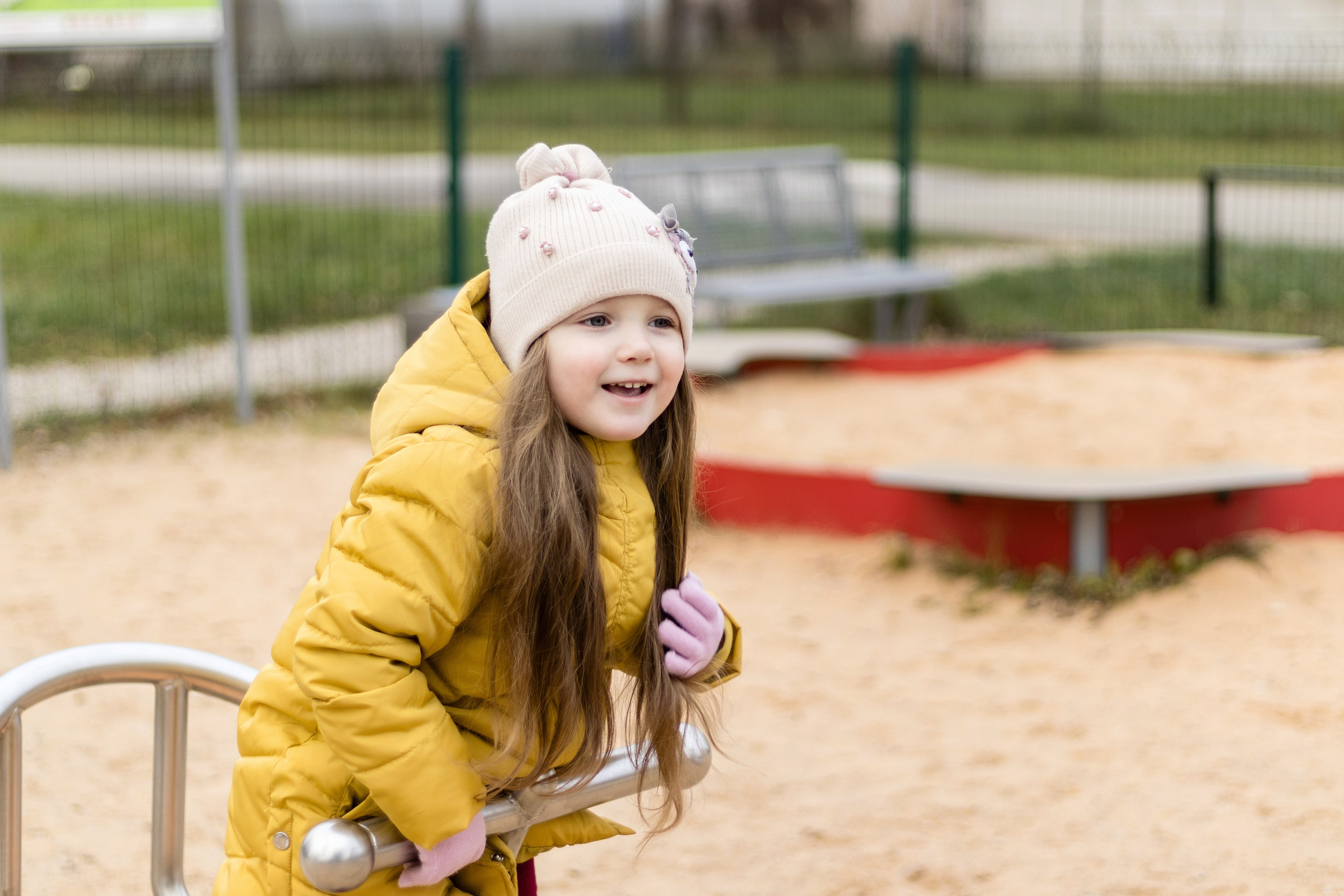 Детская фотосессия на площадке. Фотограф Даугавпилс