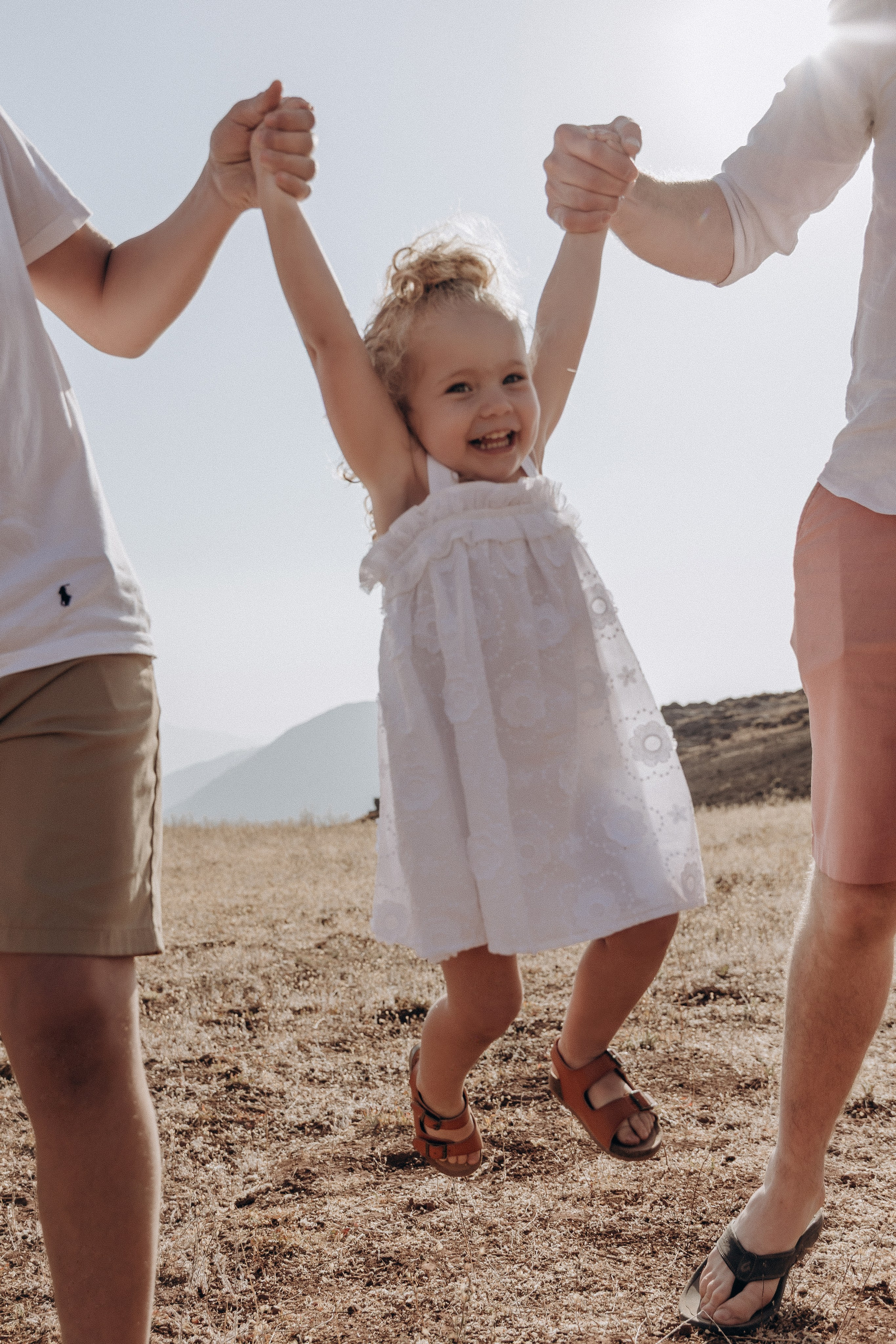 Family Photoshoot in the Mountains — Nature & Tenderness. Photographer in Santiago, Chile Anna Almazova