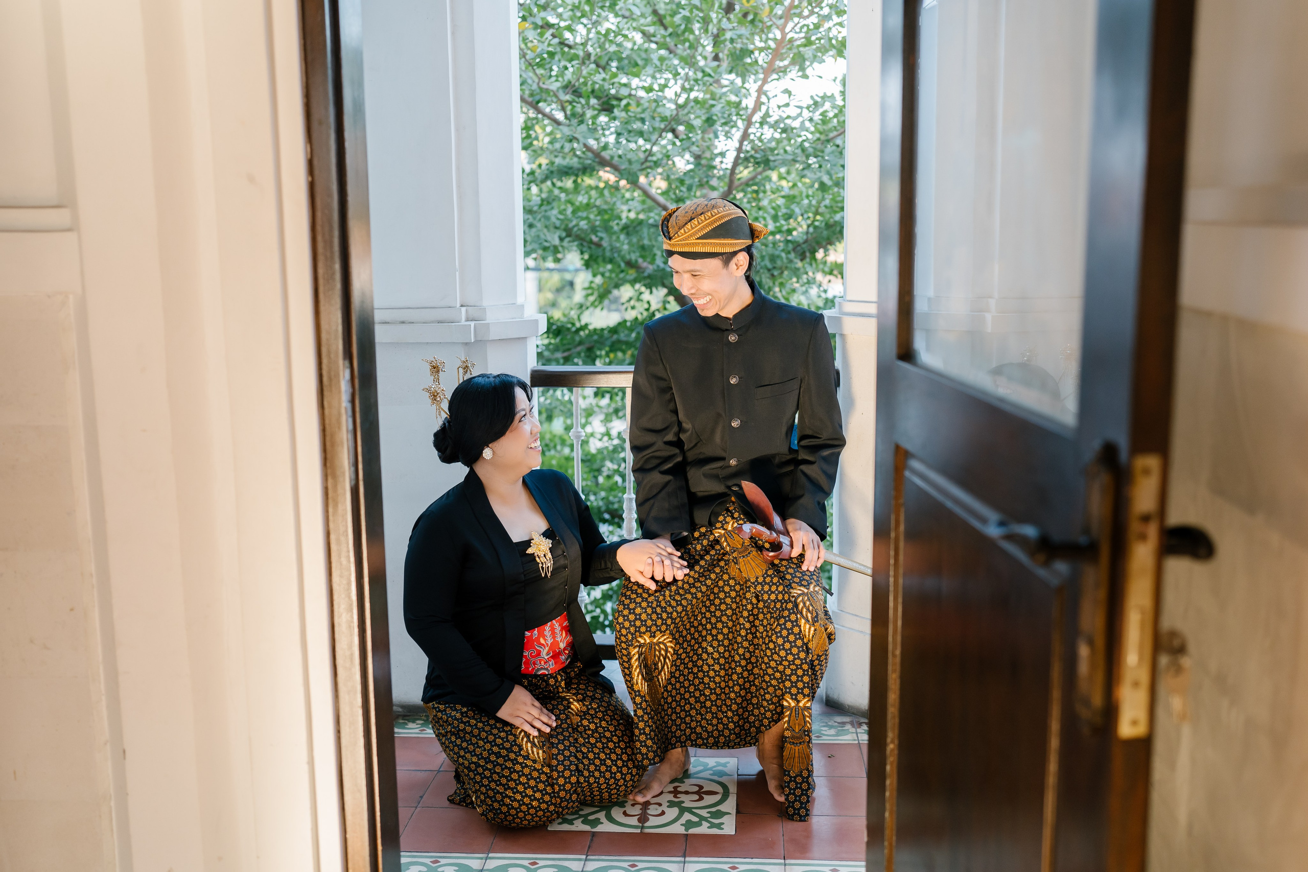 Prewedding Photo Shoot with Javanese style. Female Photographer in Bali