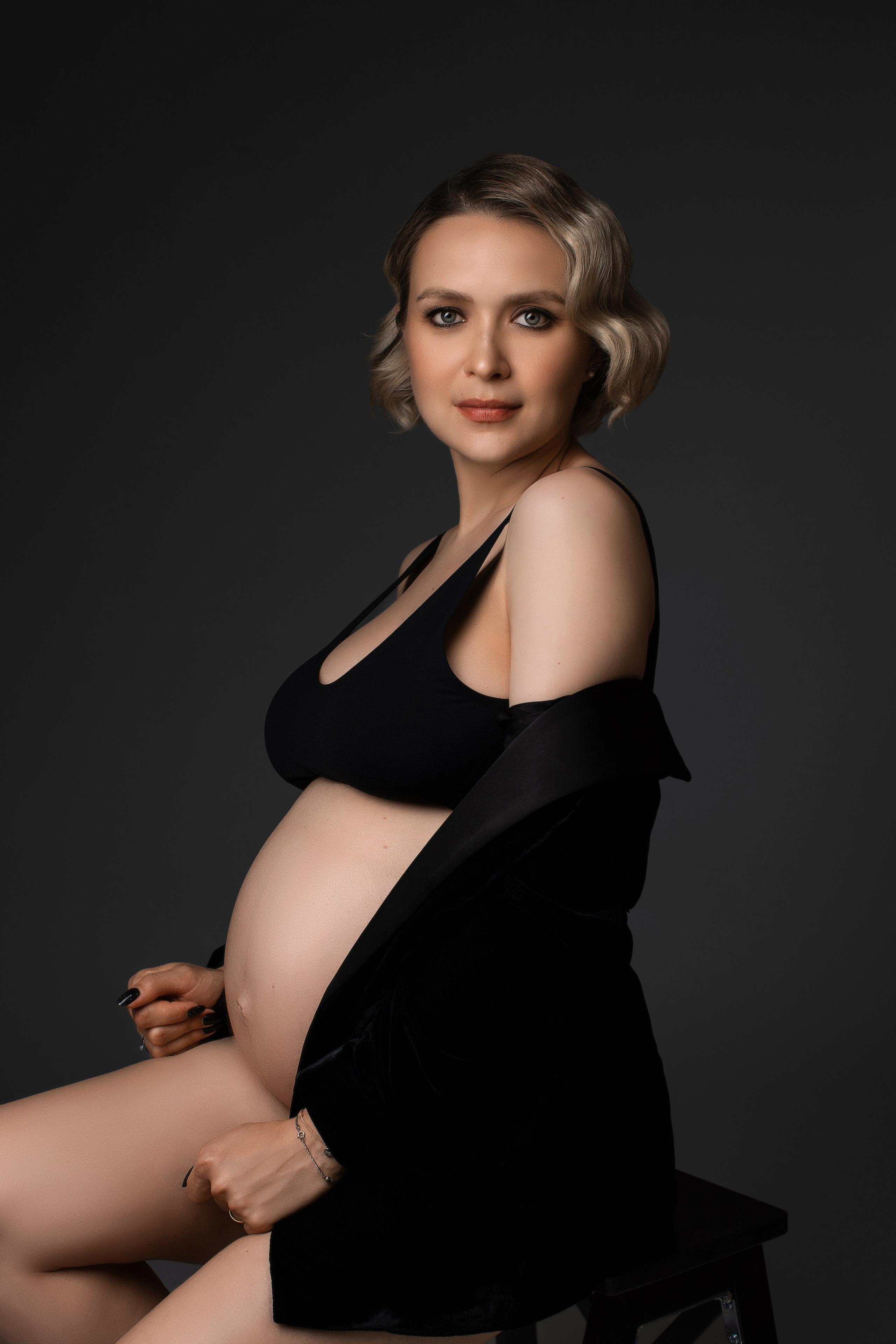 Studiofotografie, Schwangerschaft, Schwangerschaftsshooting, Fotoshooting Babybauch, Babybauchshooting, Osnabrück, Porträt, minimalistisch, schwarz-weiß, Osnabrueck, Fotograf Osnabrück, Fotografin Osnabrück
