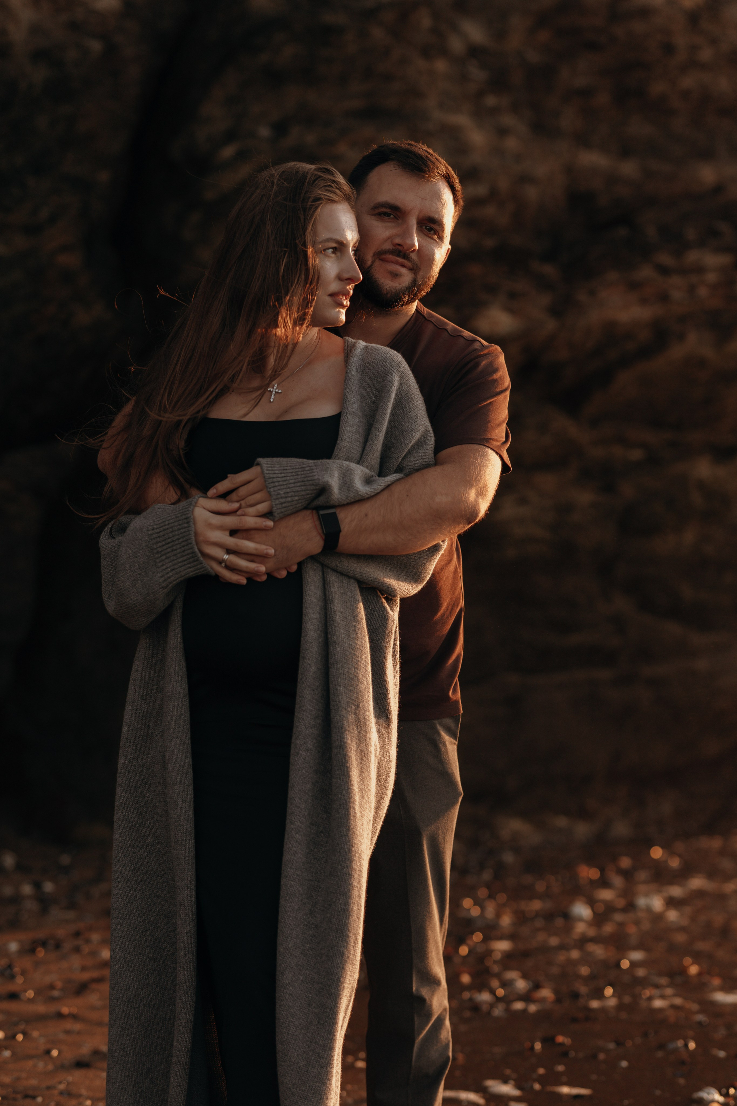 Sunset maternity photoshoot. Annah Louwagie — Lifestyle photographer for couples, families & brands | France & worldwide