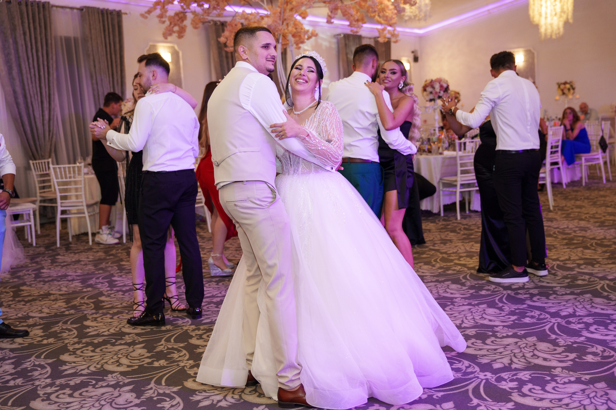 Bella & Adi. Foto Studio — Fotograf de evenimente, nunti, botezuri, portrete