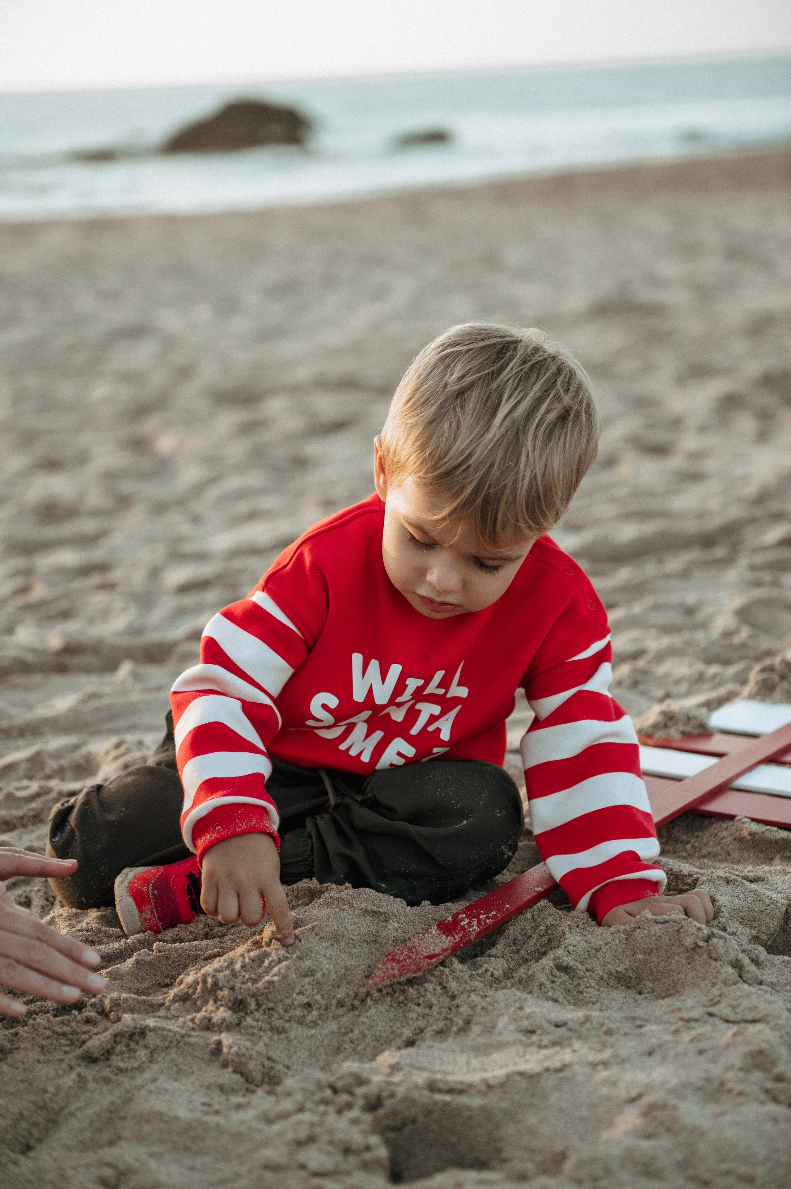 Family Christmas photoshoot on the beach in Portugal. Ваш фотограф в Лиссабоне — Анна Белова