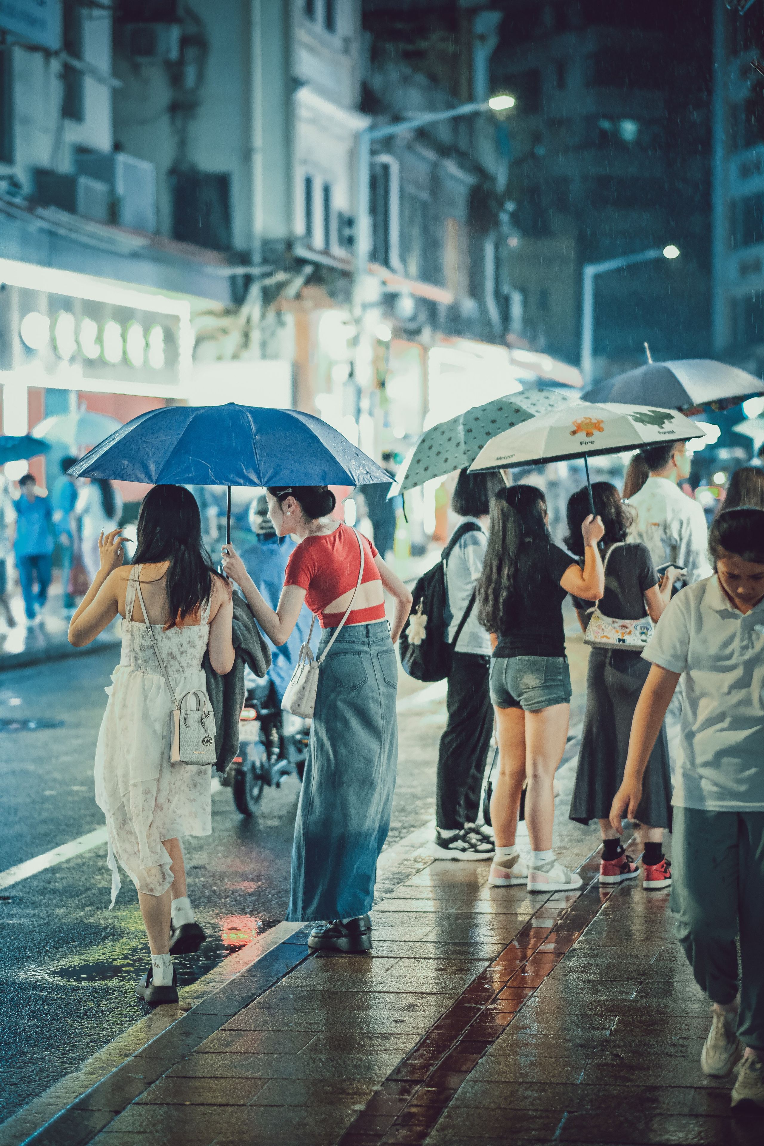 Rainy day ☔️ | 东山口 Dongshankou Station | Street Photography Guangzhou 