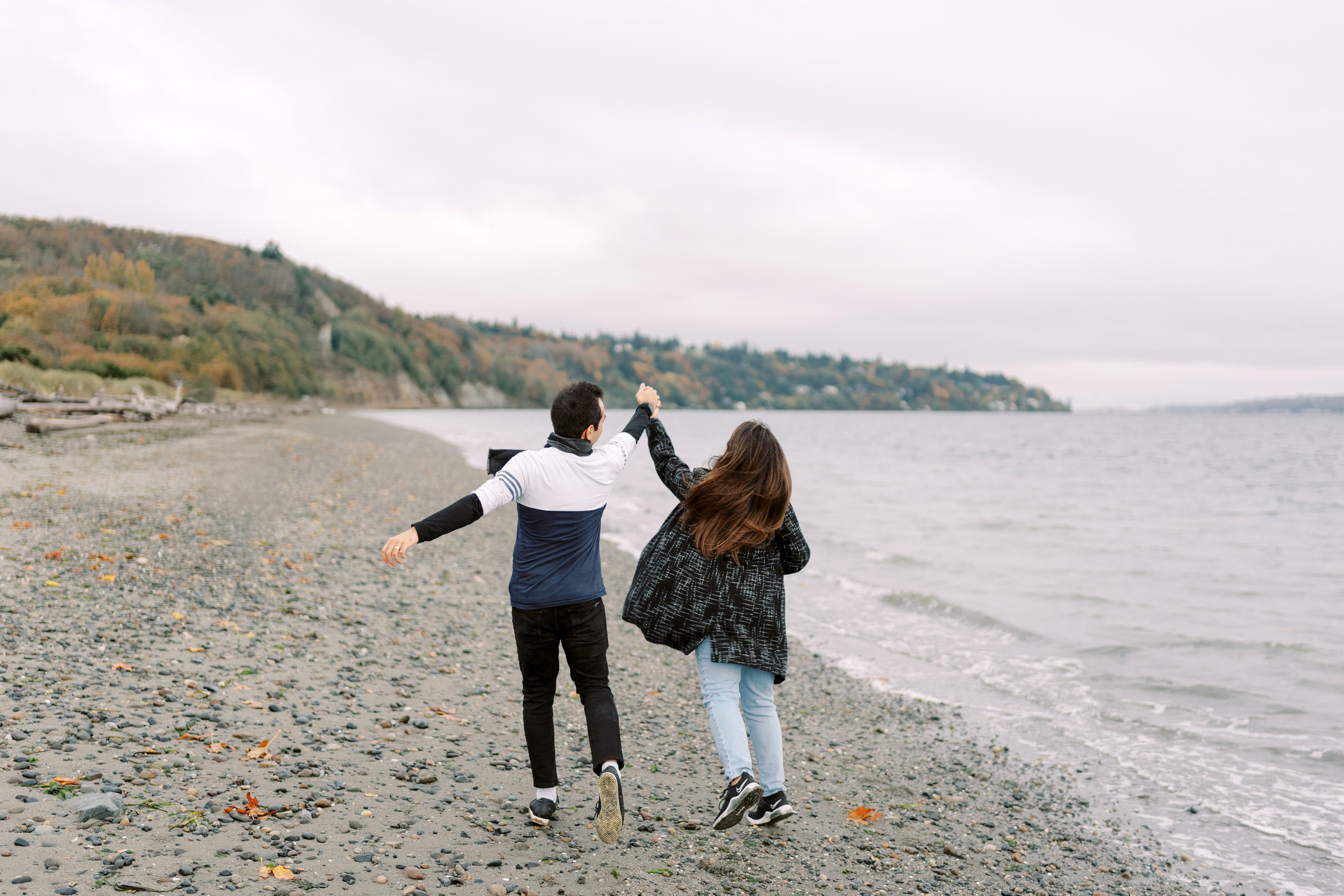 Proposal. December 2024. Alki Point Lighthouse, Washington state. EVAN ARISTOV WEDDING PHOTOGRAPHY — Seattle Wedding Photographer