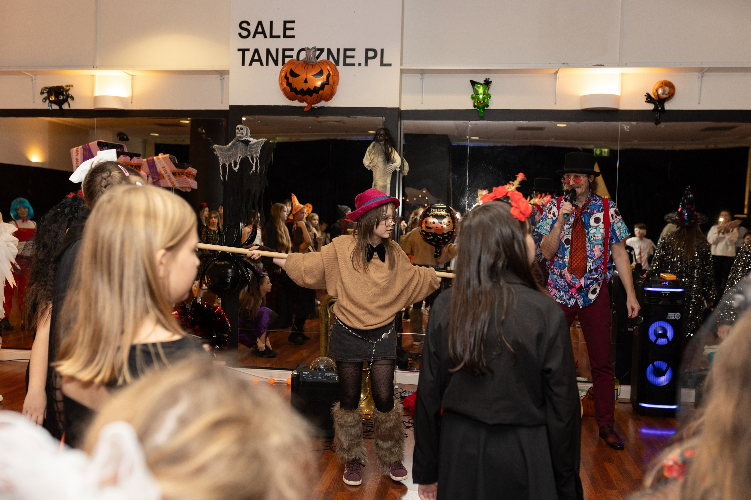 Leo dance studio Helloween 2025. Семейный и детский фотограф в Варшаве Мила Бобровская