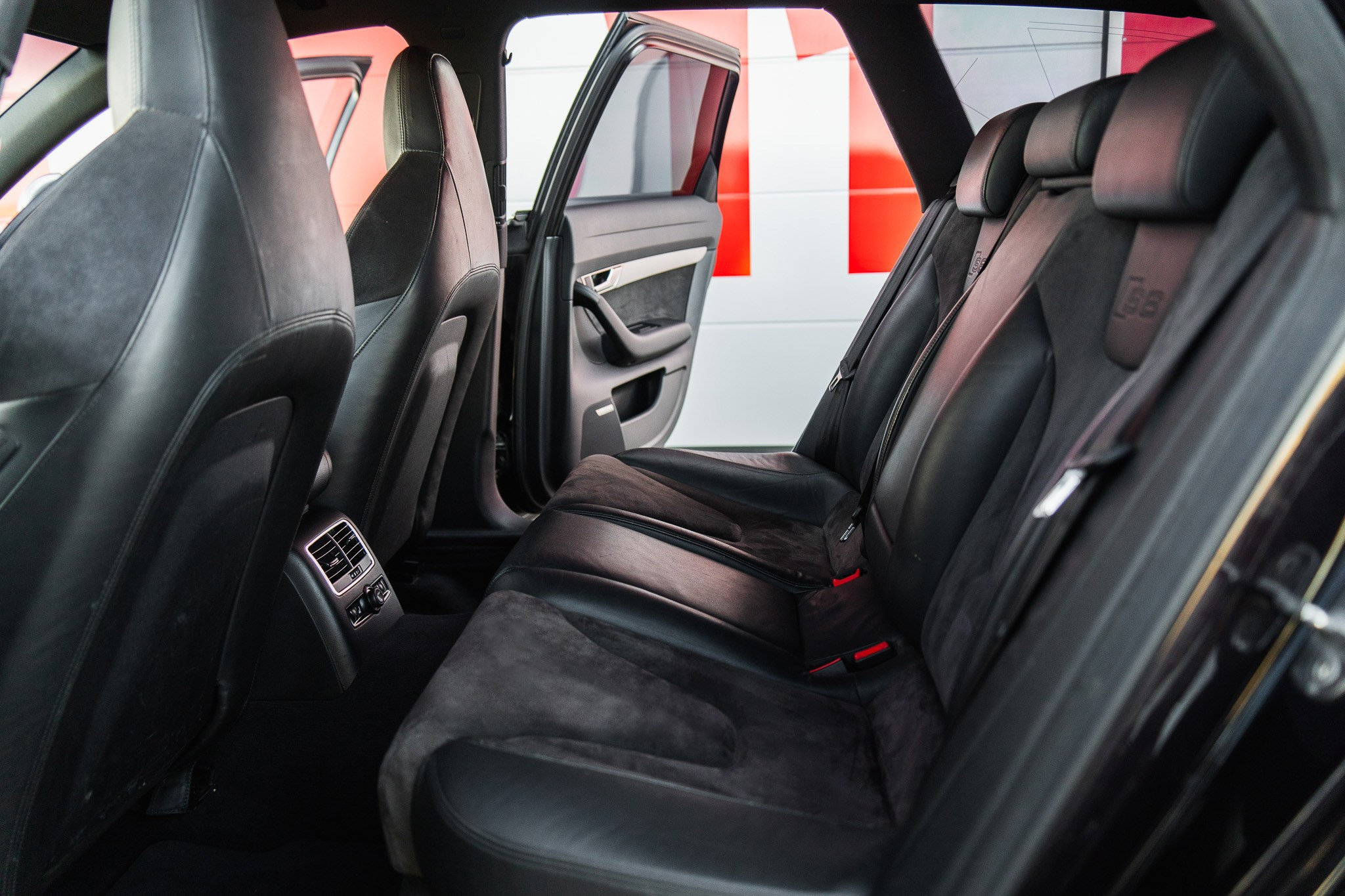 AUDI S6 V10. LOHA VISUALS — AUTOMOTIVE PHOTOGRAPHY