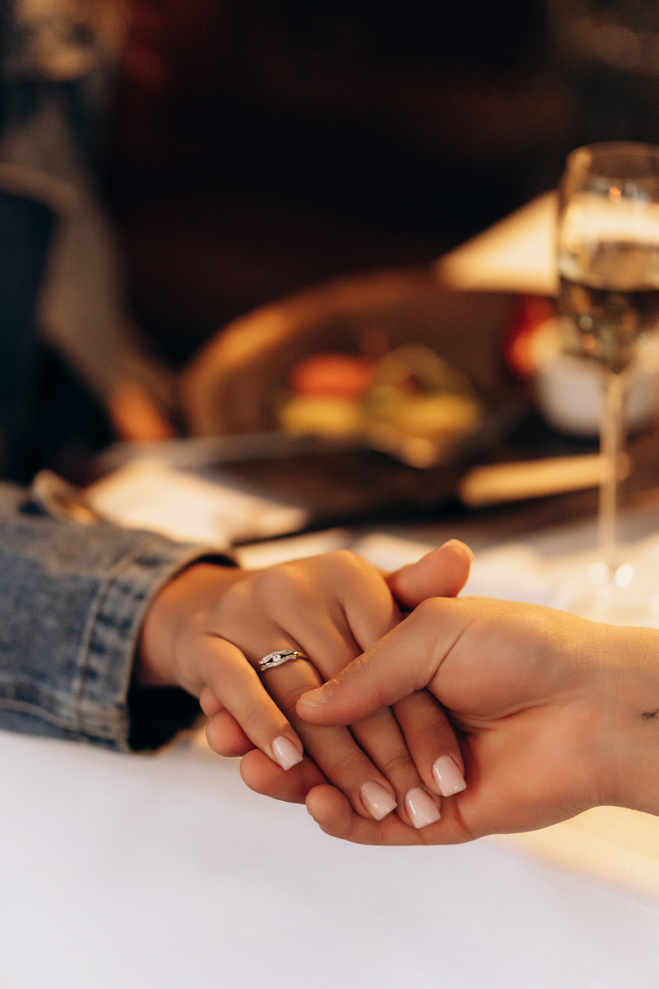 Sunset Embrace. Fotograf Katowice – sesje indywidualne, rodzinne, ślubne