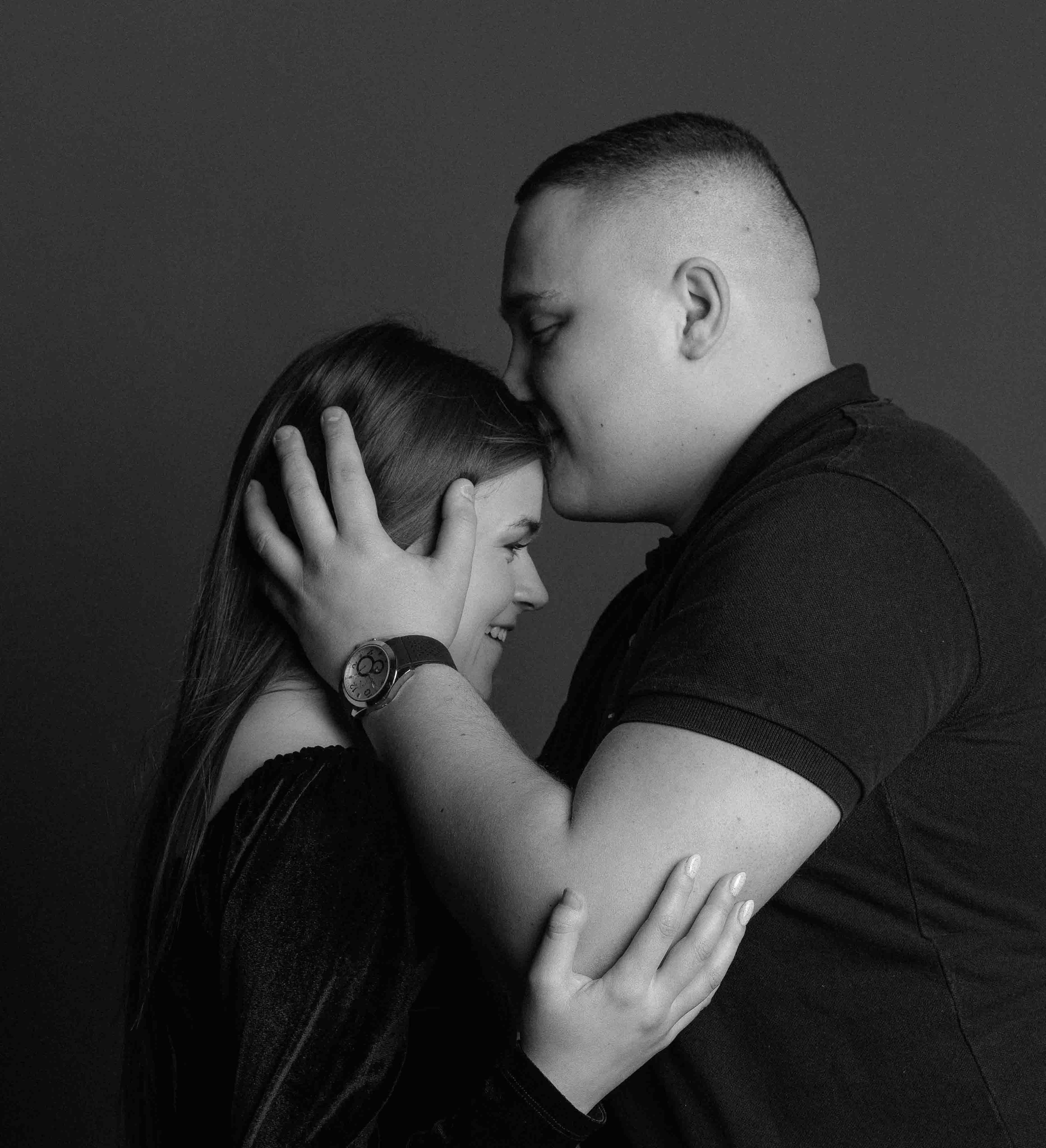 Jauki Kalėdinė fotosesija Vilniuje: studijoje, namų šilumoje, gamtoje ar mieste. Framed by Evelina | Vestuvių fotografė