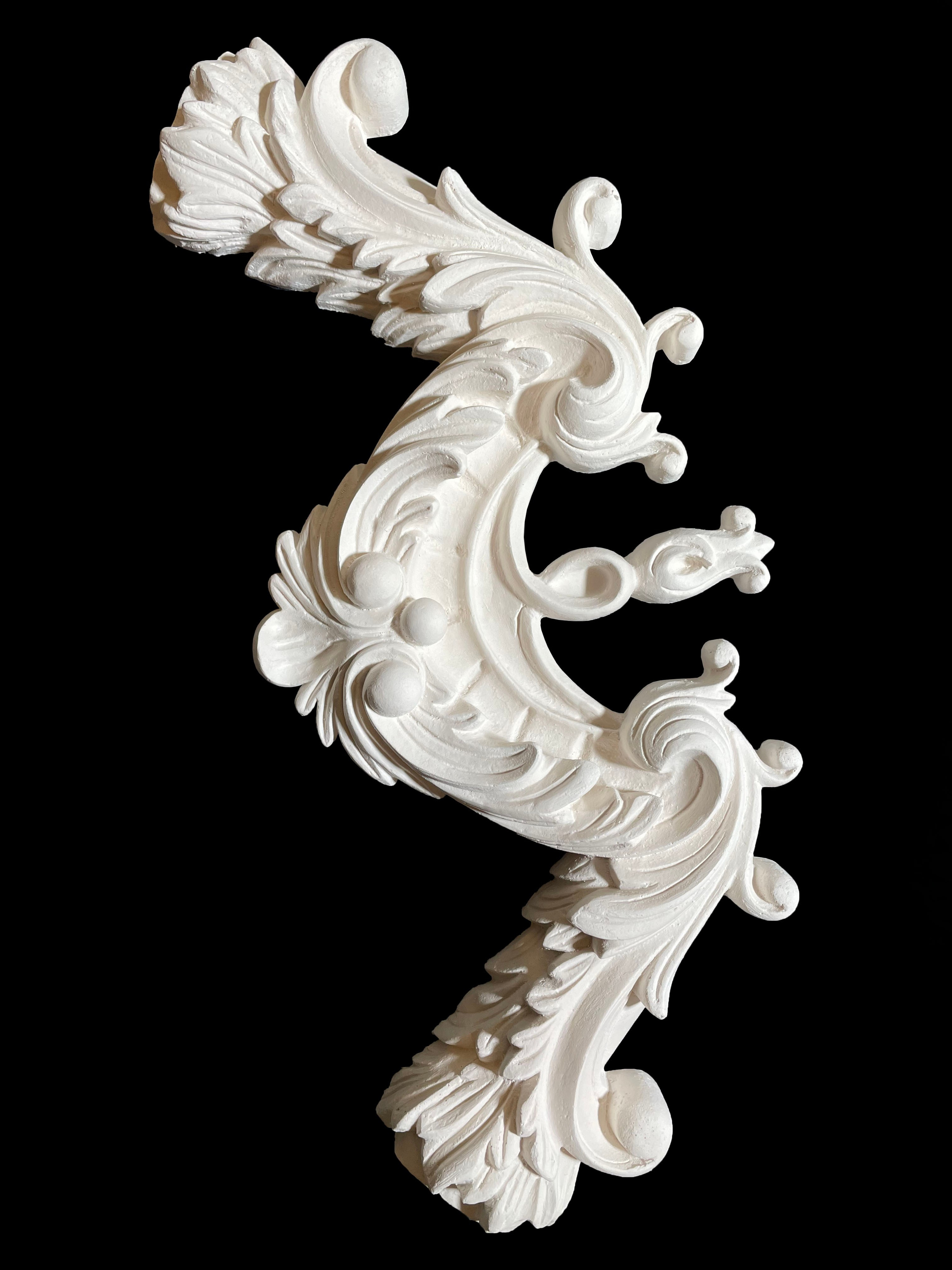 Corners. Plaster molding